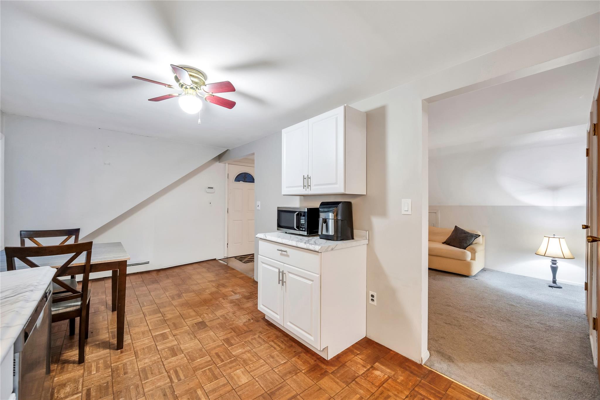 Hauppauge, New York, 11788, United States, 4 Bedrooms Bedrooms, ,2 BathroomsBathrooms,Residential,For Sale,1714342