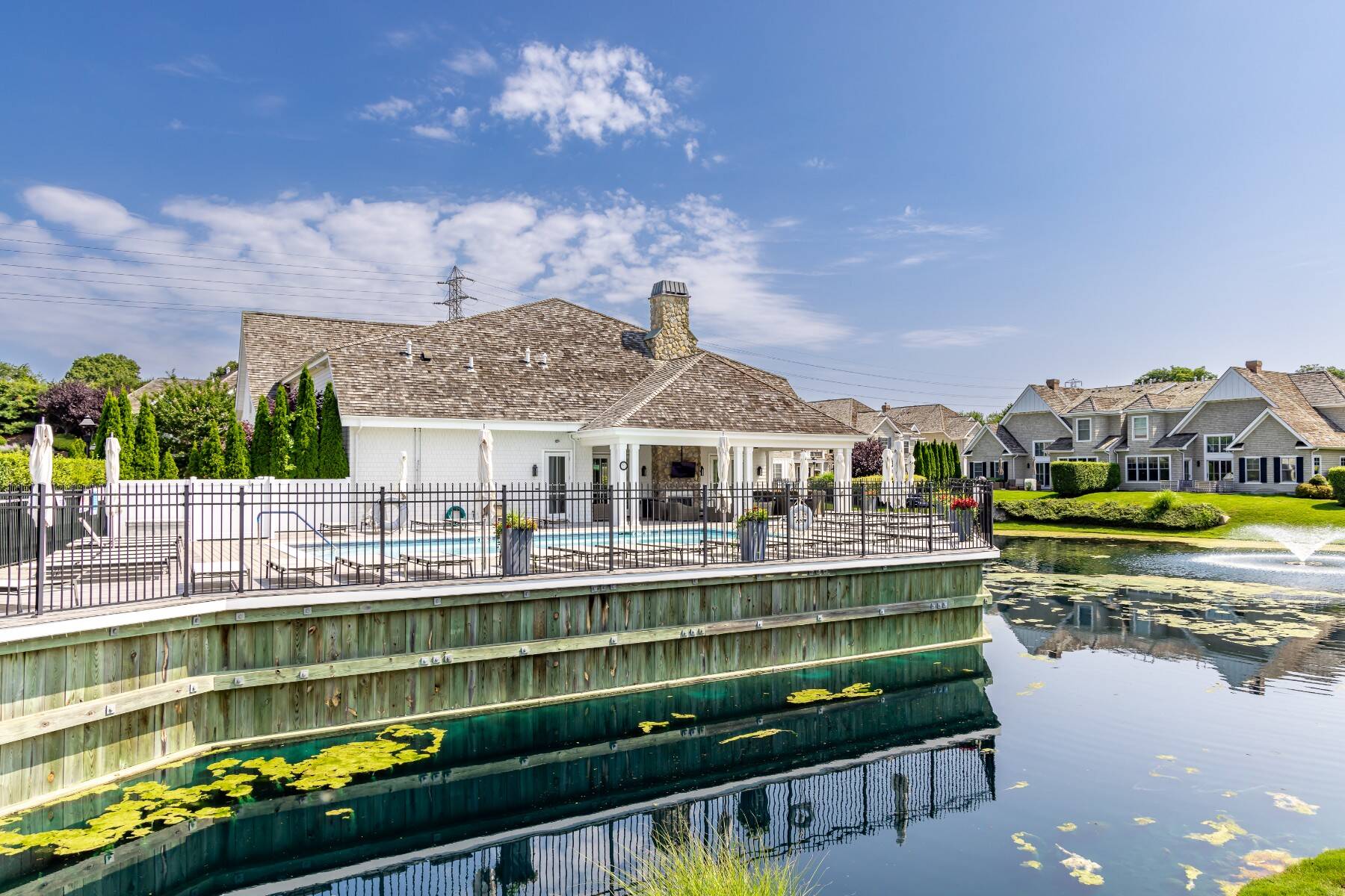  Bishops Pond SH Village Townhouse - 物件實景
