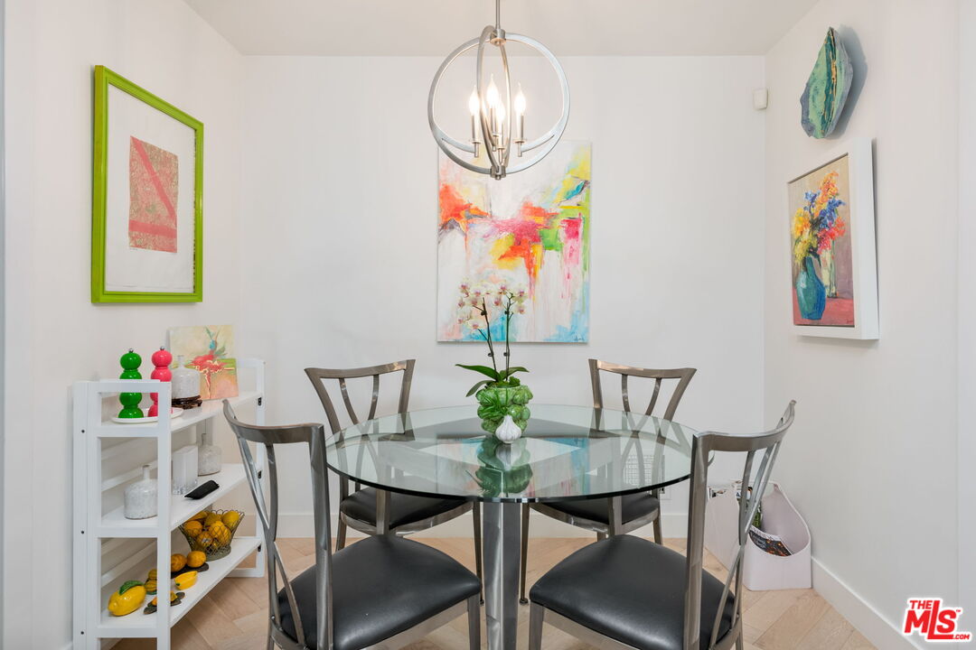 Los Angeles, California, 90049, United States, 4 Bedrooms Bedrooms, ,1 BathroomBathrooms,Residential,For Sale,1991602