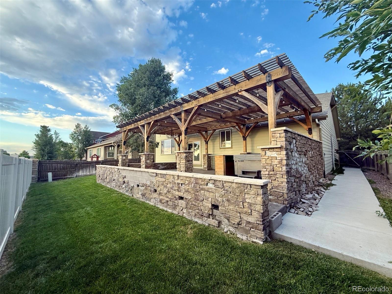 Henderson, Colorado, 80640, United States, 5 Bedrooms Bedrooms, ,3 BathroomsBathrooms,Residential,For Sale,2002056