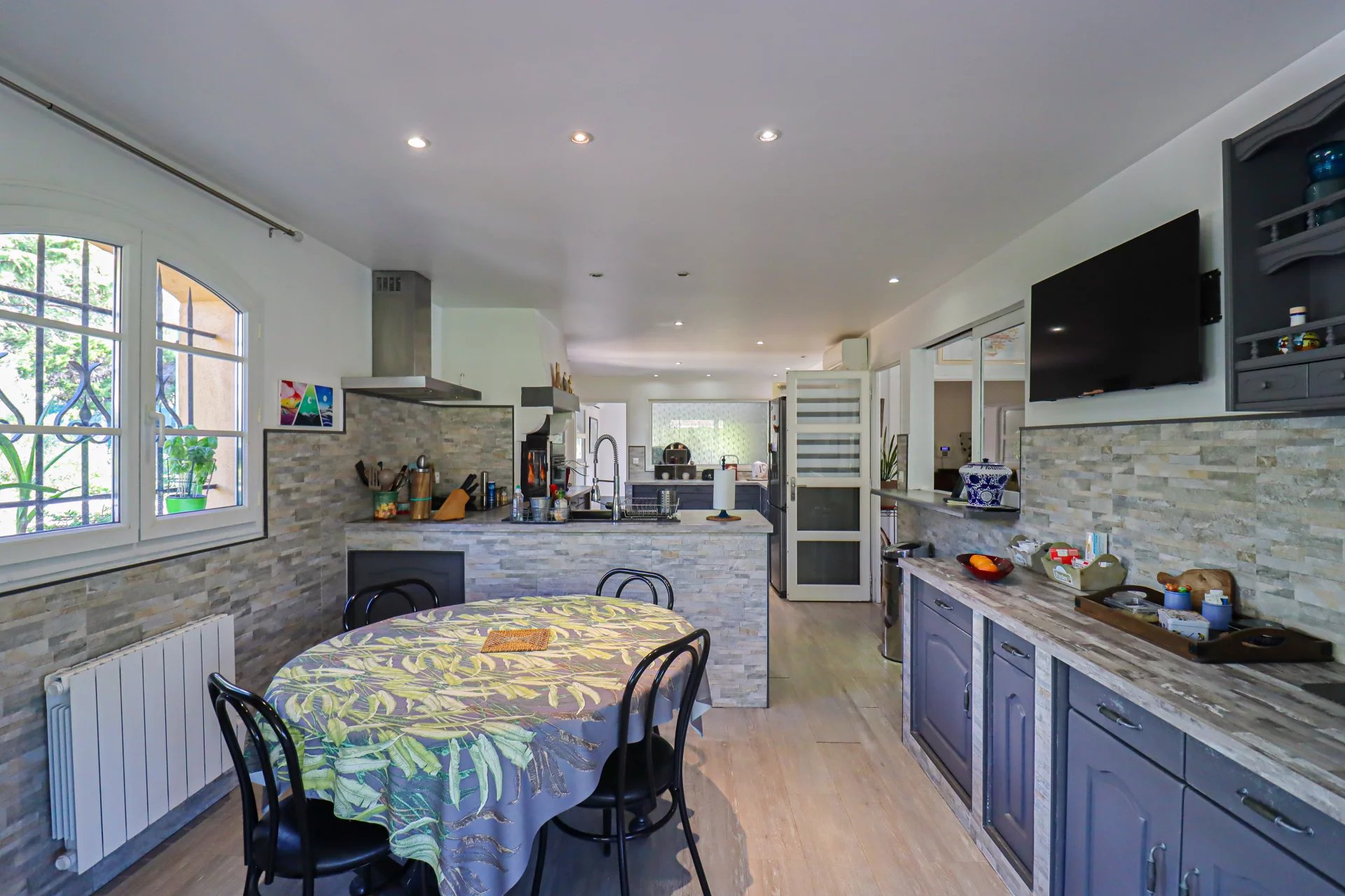 Saint-Raphaël, Provence-Alpes-Côte d’Azur, 83700, FR, 4 Bedrooms Bedrooms, ,Residential,For Sale,1994495