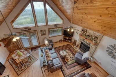 Murphy, North Carolina, 28906, United States, 3 Bedrooms Bedrooms, ,3 BathroomsBathrooms,Residential,For Sale,1917249