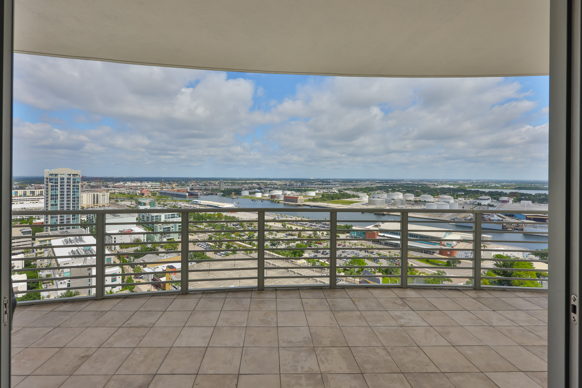 Tampa, Florida, 33602, United States, 3 Bedrooms Bedrooms, ,3 BathroomsBathrooms,Residential,For Sale,1982527