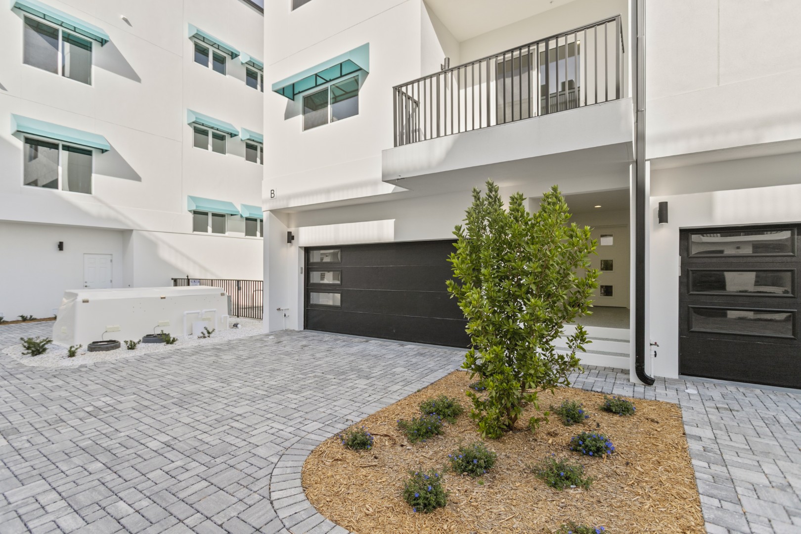 Madeira Beach, Florida, 33708, United States, 5 Bedrooms Bedrooms, ,4 BathroomsBathrooms,Residential,For Sale,1810583