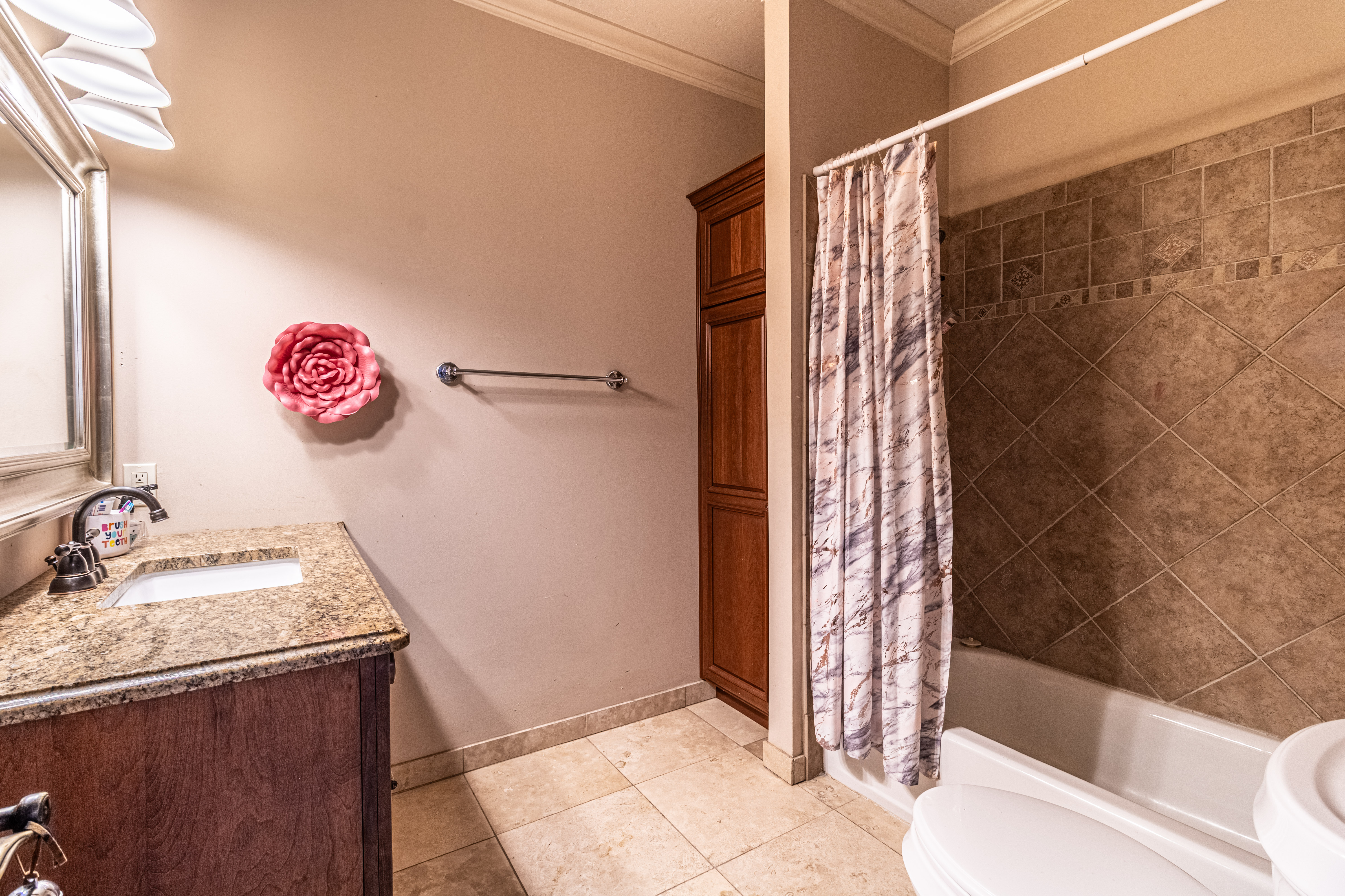 Farmington, New Mexico, 87401, United States, 4 Bedrooms Bedrooms, ,5 BathroomsBathrooms,Residential,For Sale,1942603