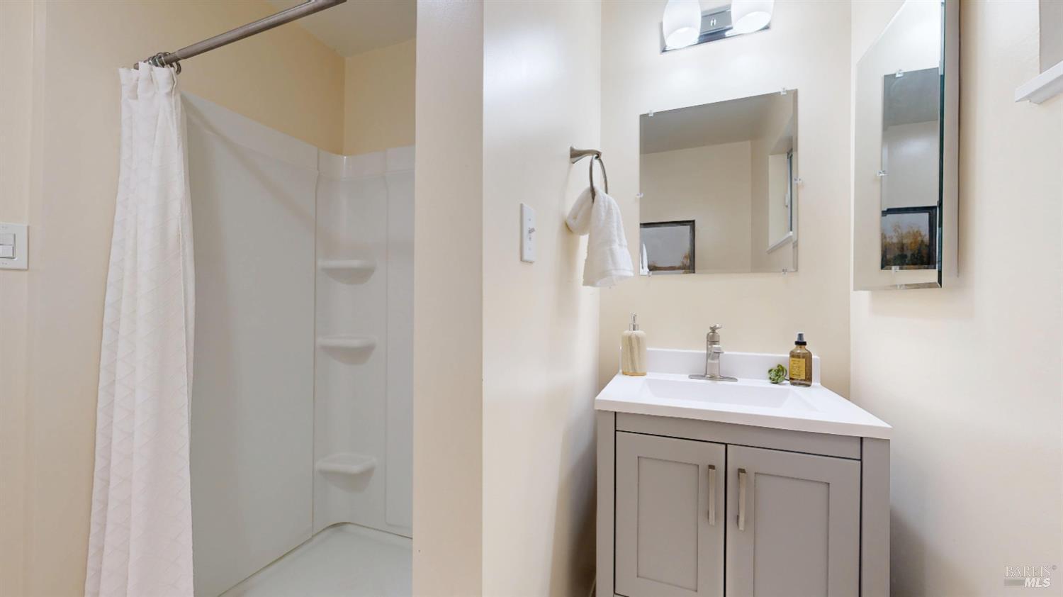 Petaluma, California, 94952, United States, 3 Bedrooms Bedrooms, ,2 BathroomsBathrooms,Residential,For Sale,2008793