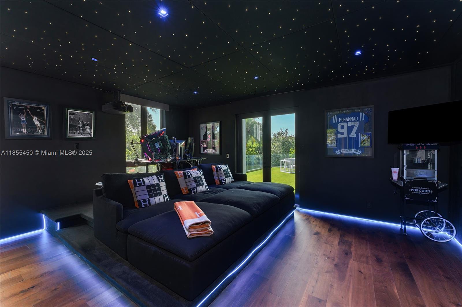 Miami Beach, Florida, 33140, United States, 5 Bedrooms Bedrooms, ,8 BathroomsBathrooms,Residential,For Sale,1918042