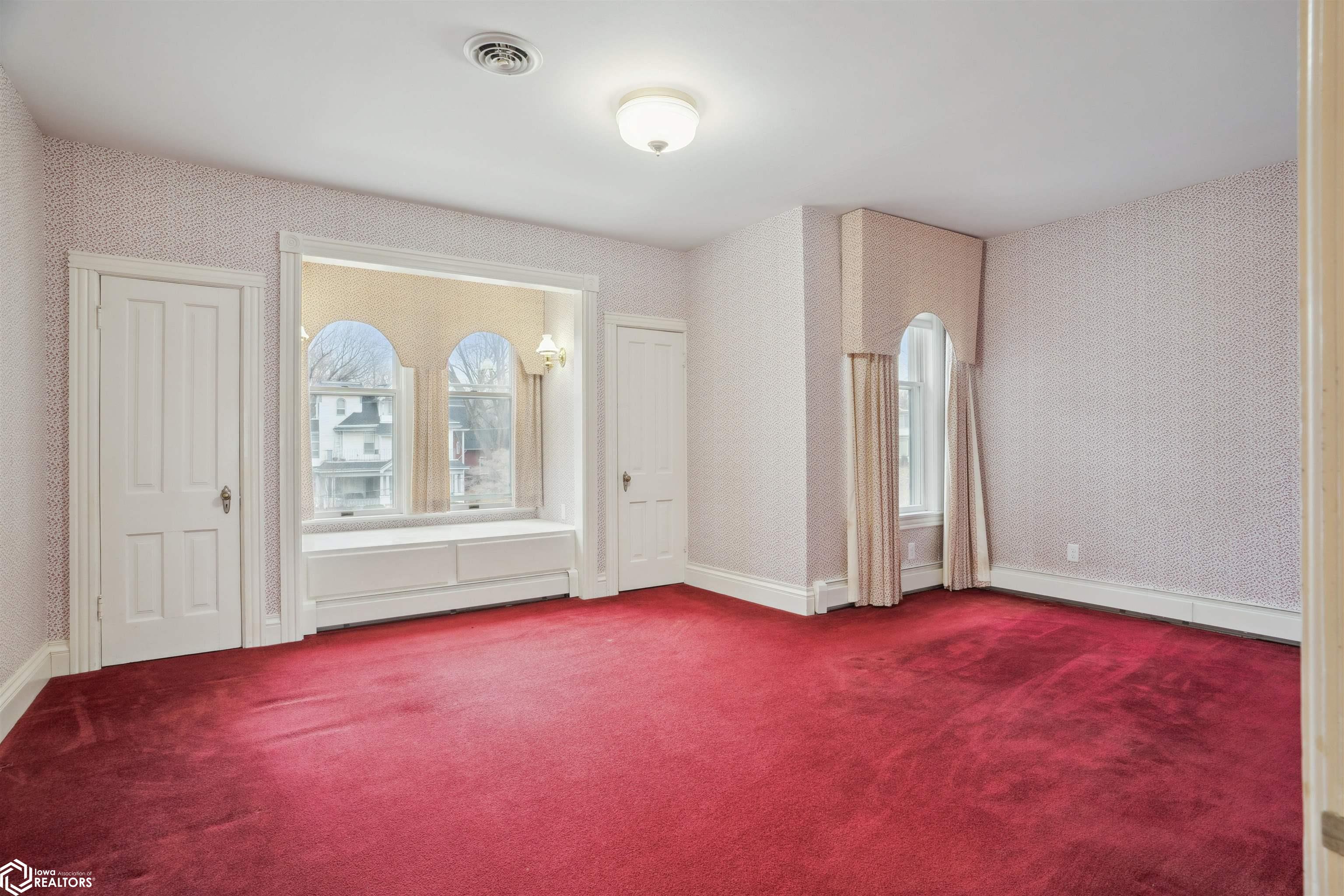 Burlington, Iowa, 52601, United States, 4 Bedrooms Bedrooms, ,3 BathroomsBathrooms,Residential,For Sale,1931272