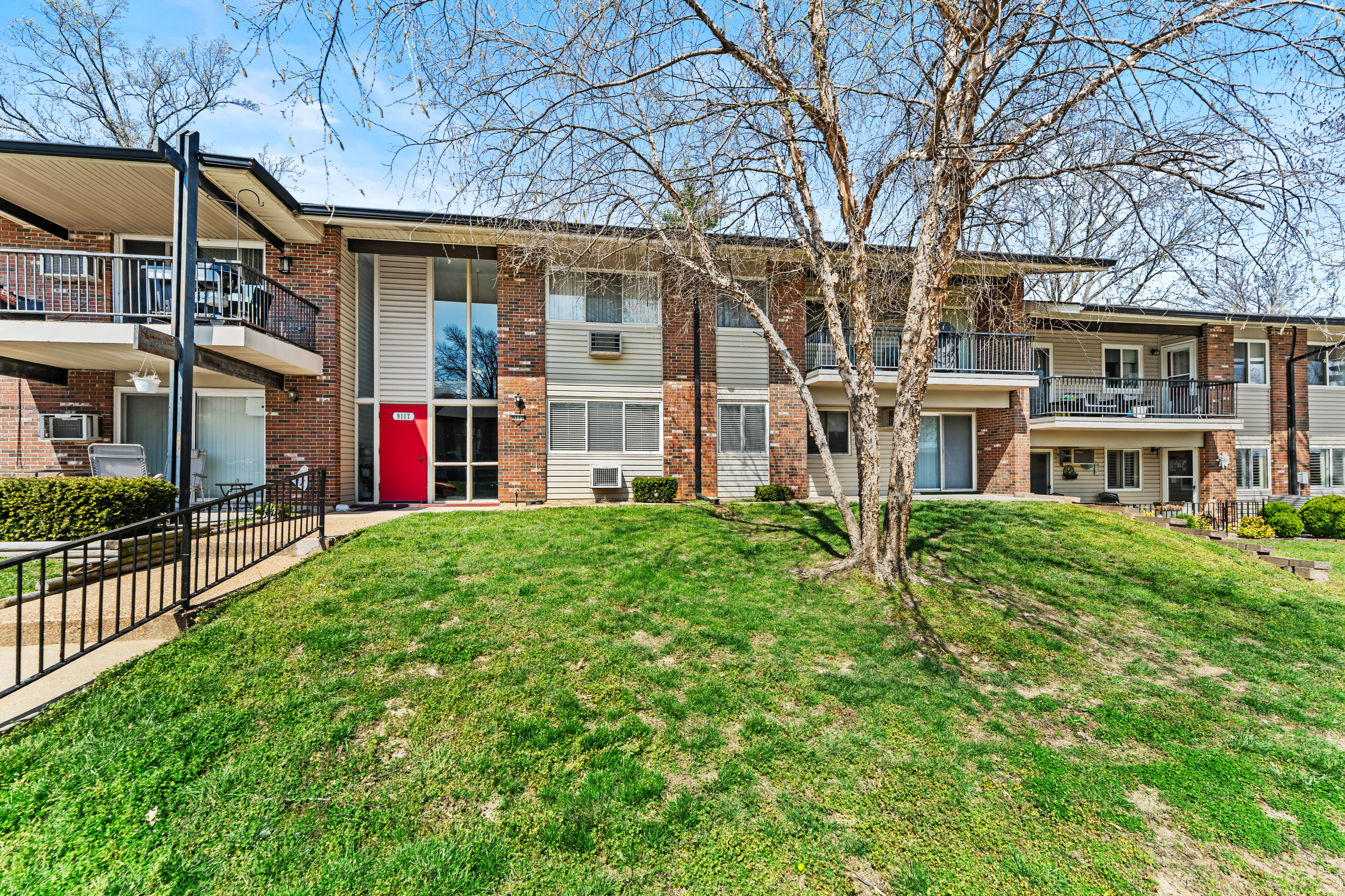  Move-In Ready Ground-Floor Condo in Mehlville School District - 物件實景