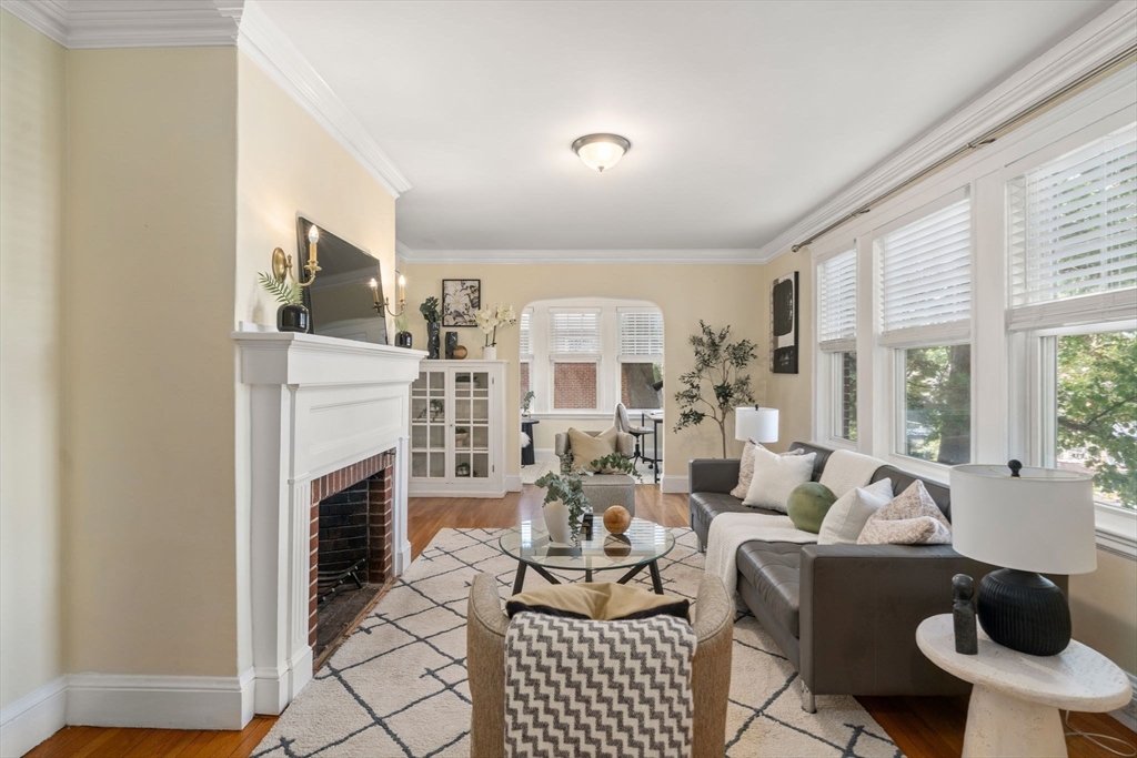 Newton, Massachusetts, 02458, United States, 2 Bedrooms Bedrooms, ,2 BathroomsBathrooms,Residential,For Sale,1906436