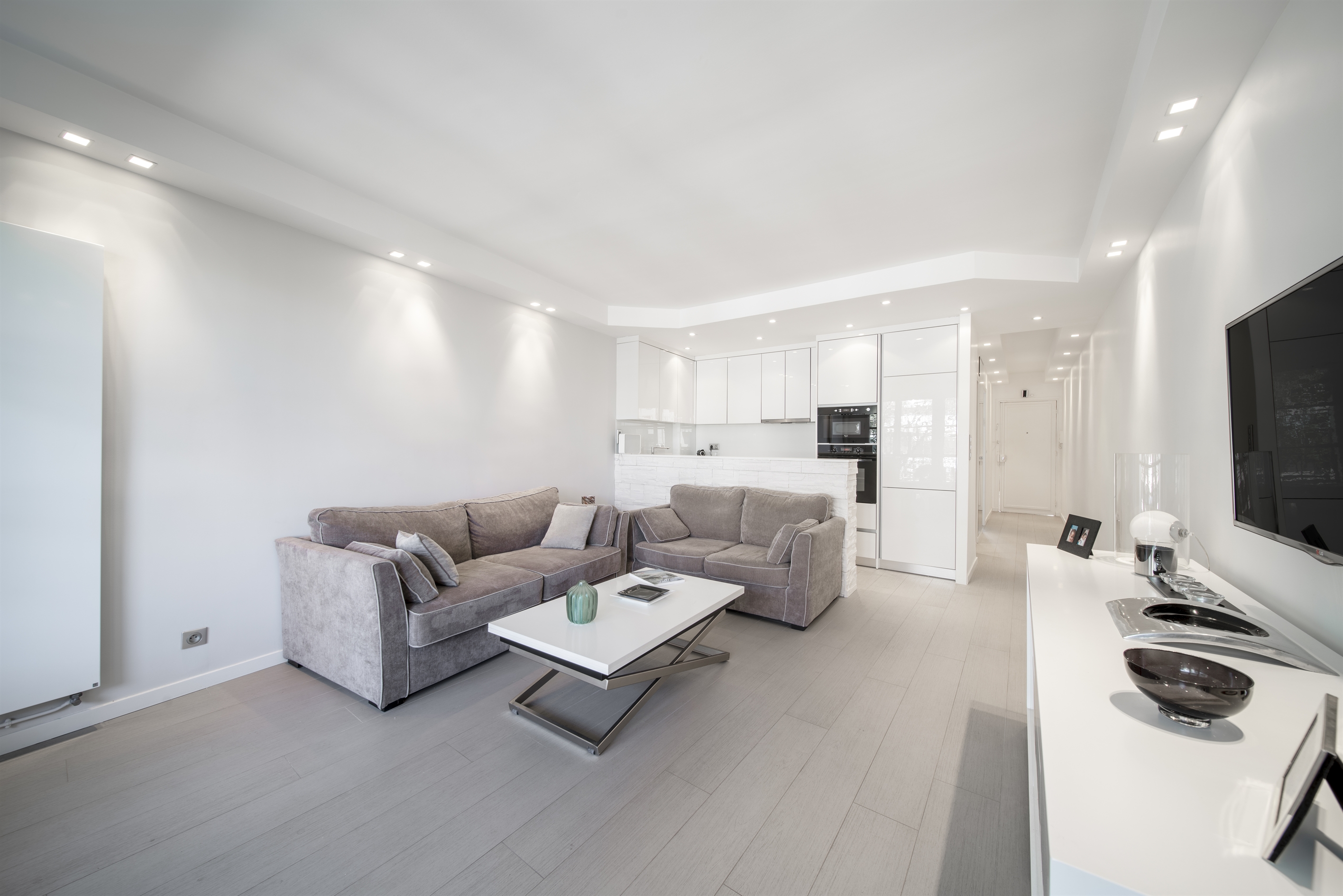  1-bedroom renovated apartment with terrace and garage Cannes City Centre - 物件實景
