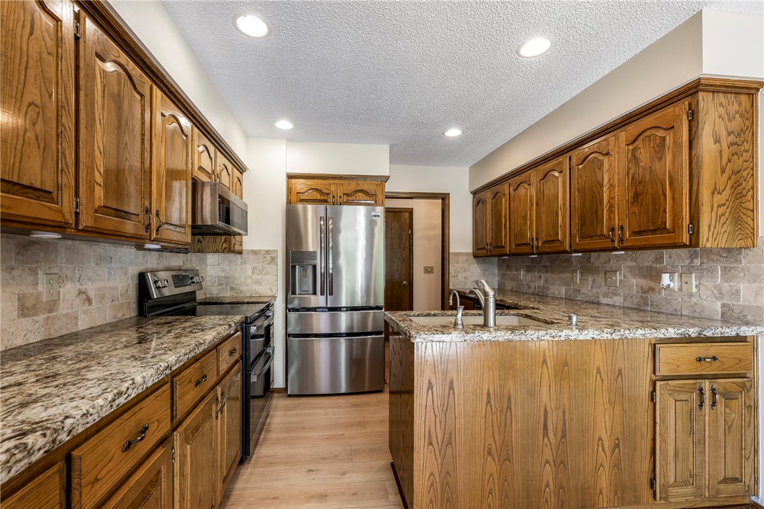 Bella Vista, Arkansas, 72715, United States, 3 Bedrooms Bedrooms, ,4 BathroomsBathrooms,Residential,For Sale,1924957
