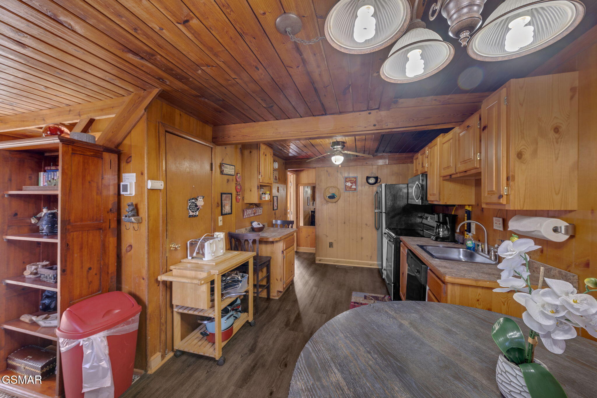 Gatlinburg, Tennessee, 37738, United States, 2 Bedrooms Bedrooms, ,2 BathroomsBathrooms,Residential,For Sale,1979634