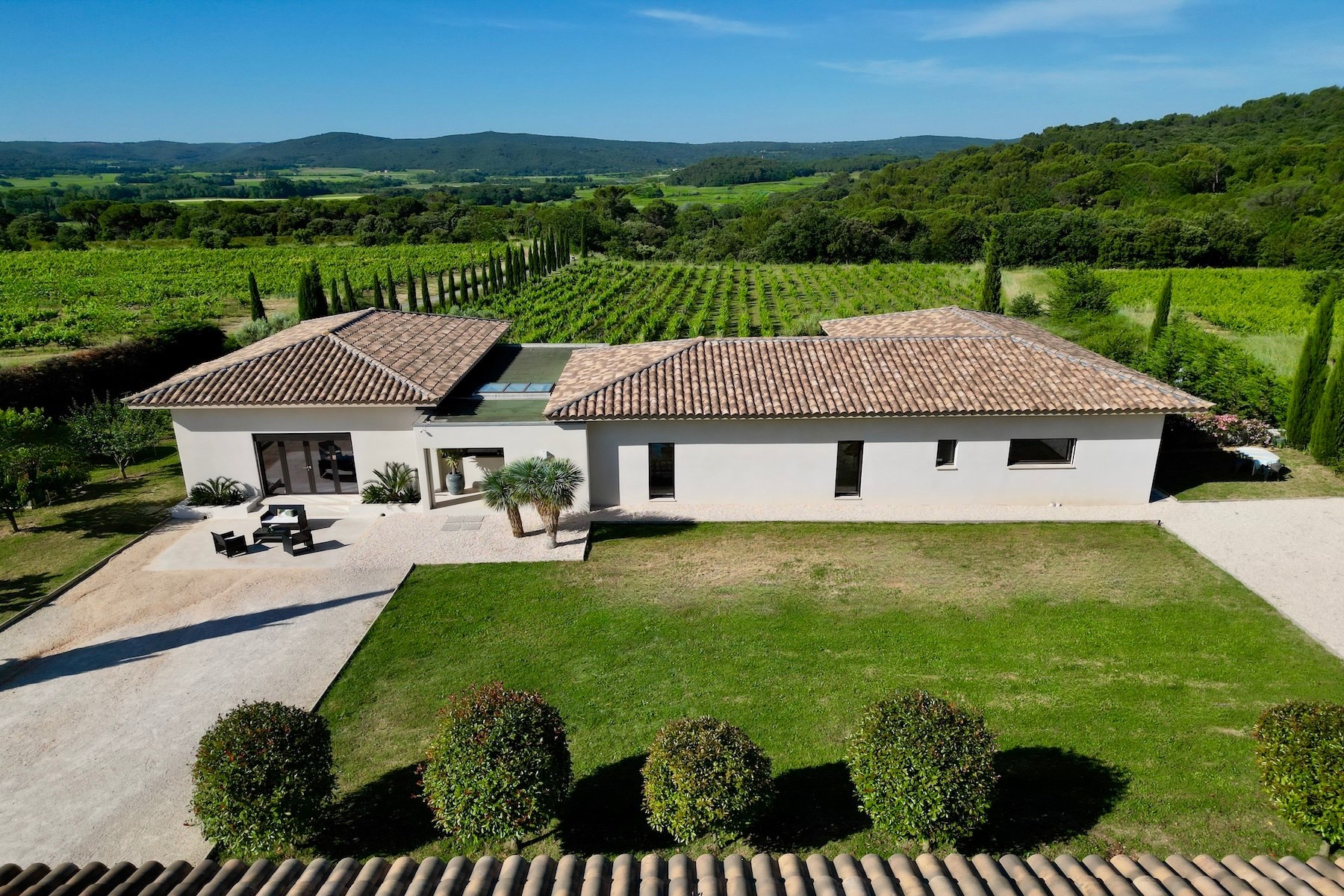  Elegant contemporary villa in the heart of the vineyards, 20 minutes from Uzès,… - 物件實景