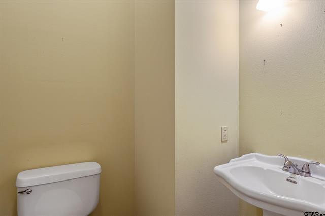Hawkins, Texas, 75765, United States, 3 Bedrooms Bedrooms, ,3 BathroomsBathrooms,Residential,For Sale,1861656
