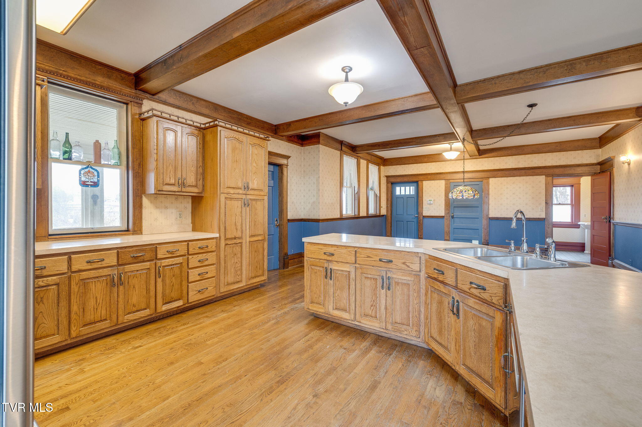 Bristol, Tennessee, 37620, United States, 4 Bedrooms Bedrooms, ,5 BathroomsBathrooms,Residential,For Sale,2005262