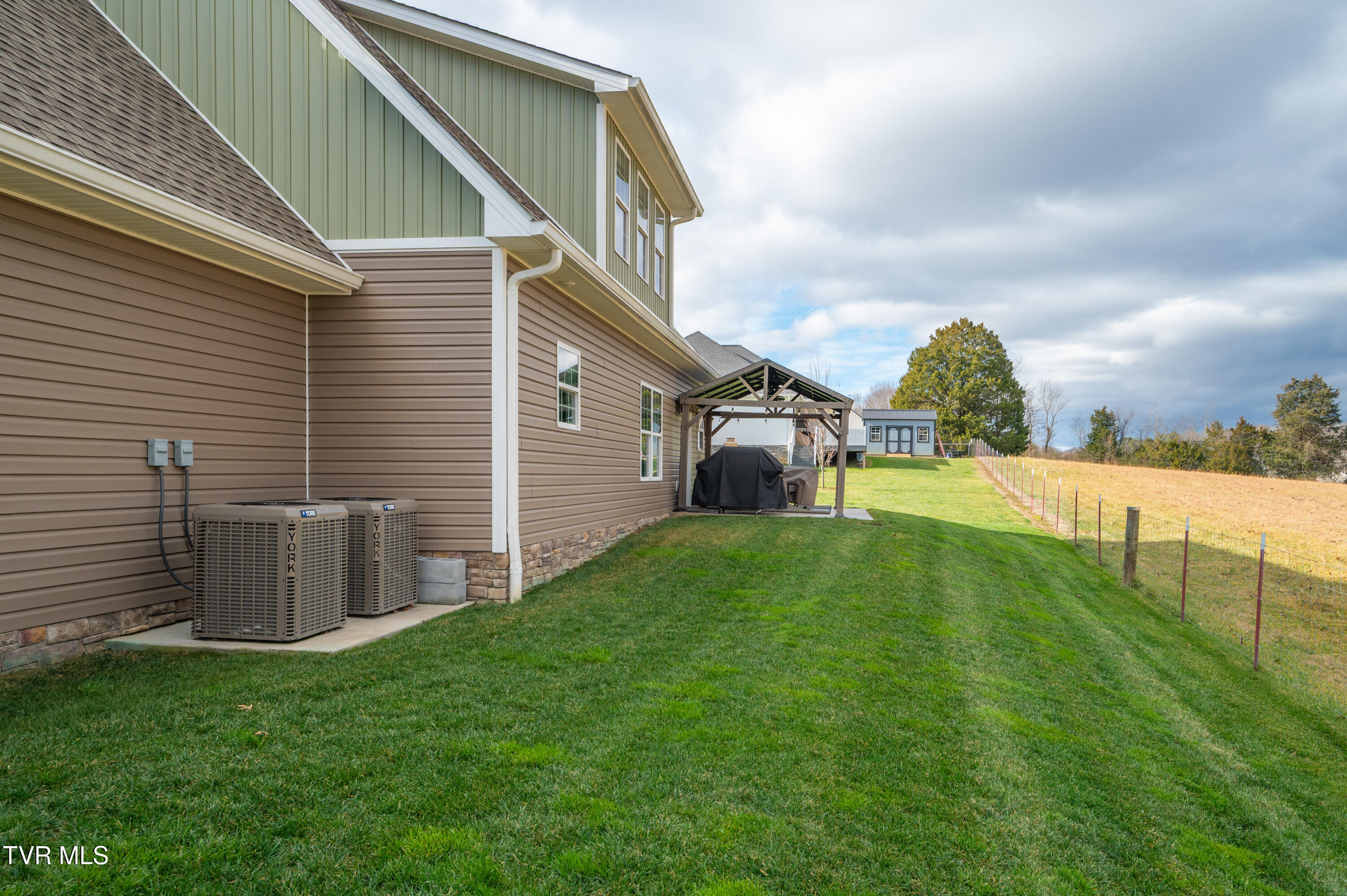 Greeneville, Tennessee, 37745, United States, 4 Bedrooms Bedrooms, ,3 BathroomsBathrooms,Residential,For Sale,2005652