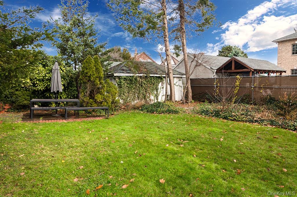 Beechhurst, New York, 11357, United States, 4 Bedrooms Bedrooms, ,1 BathroomBathrooms,Residential,For Sale,1973766