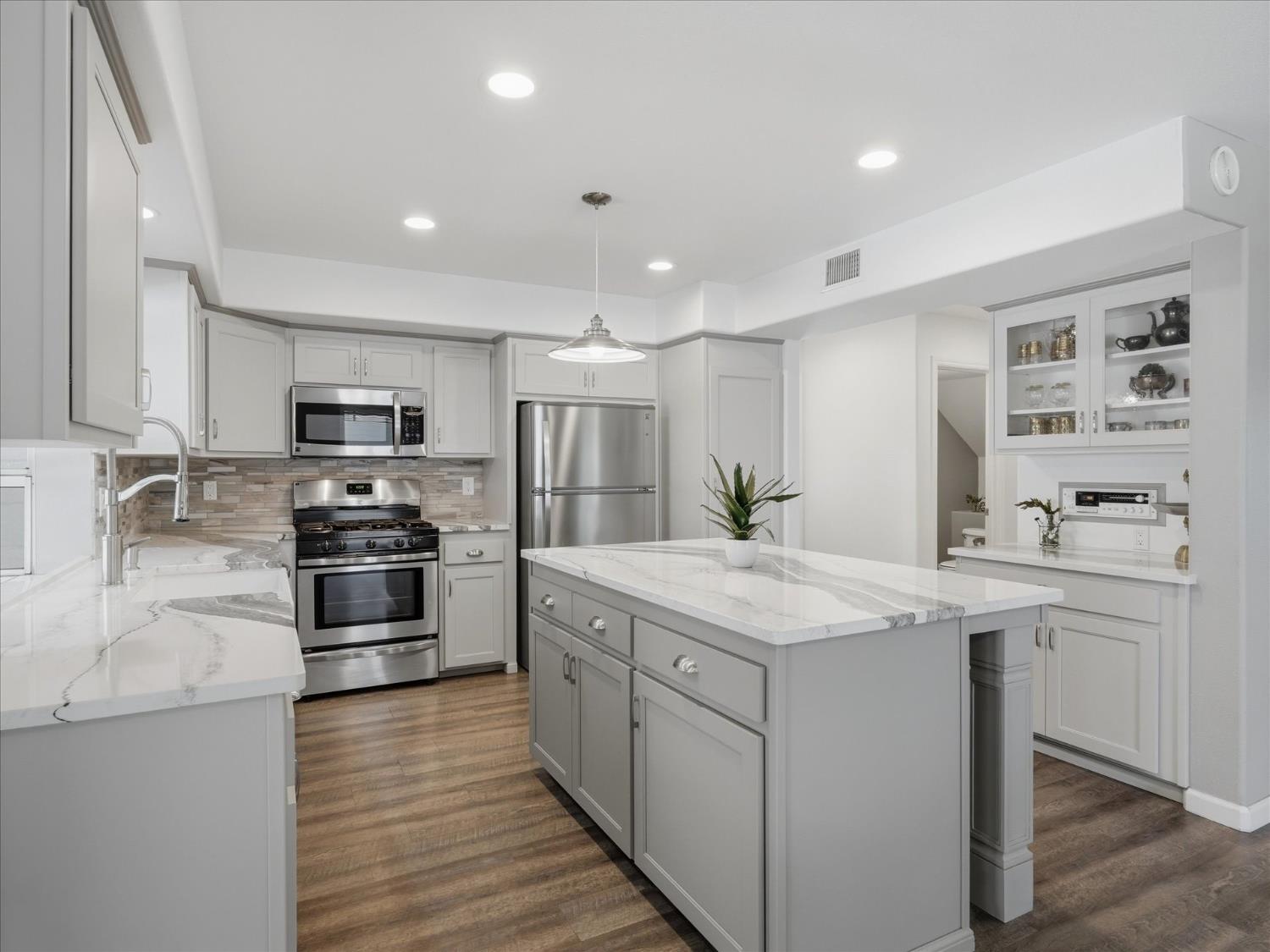 Bass Lake, California, 93604, United States, 3 Bedrooms Bedrooms, ,3 BathroomsBathrooms,Residential,For Sale,2049095