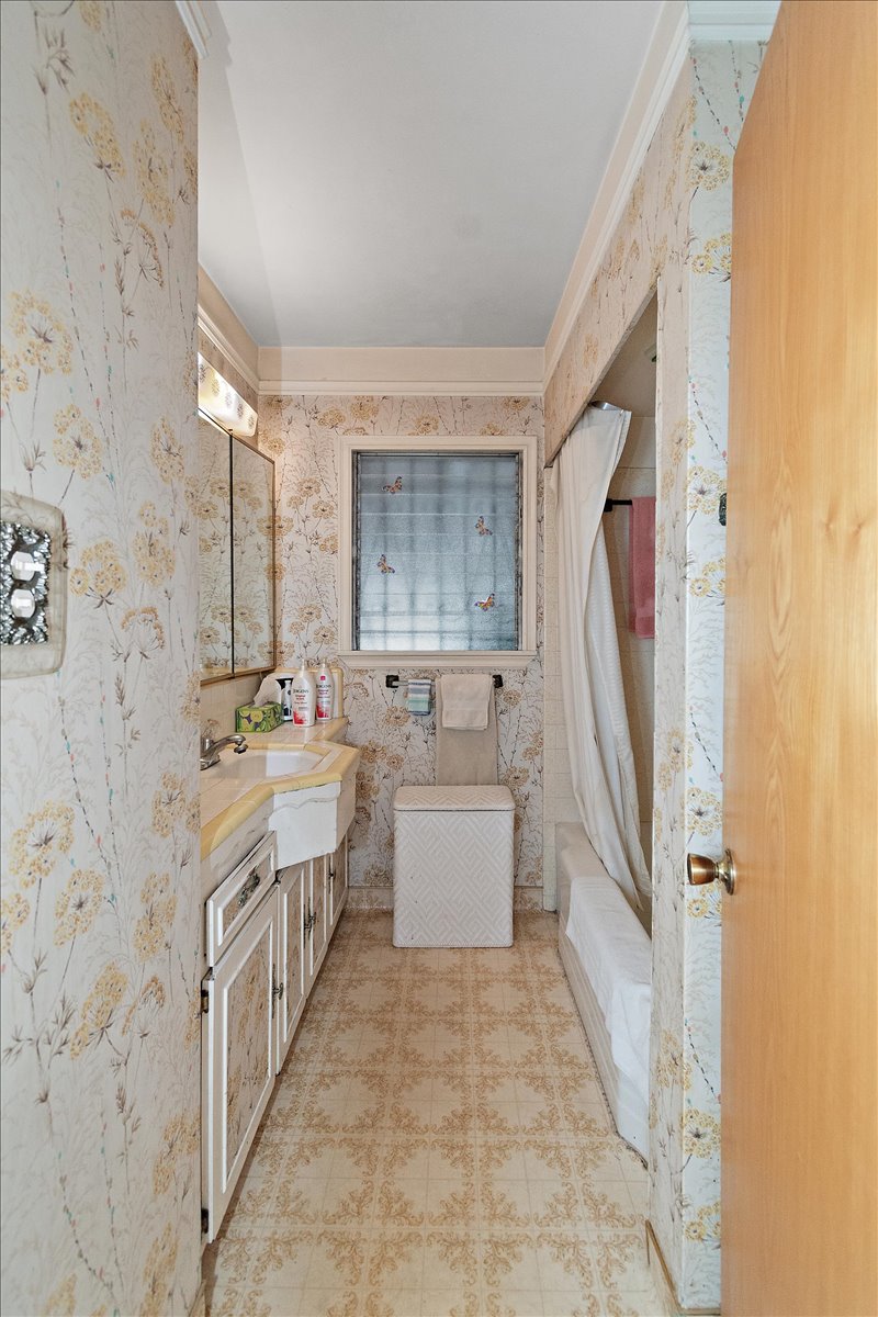 Lakewood, California, 90713, United States, 3 Bedrooms Bedrooms, ,1 BathroomBathrooms,Residential,For Sale,1927996