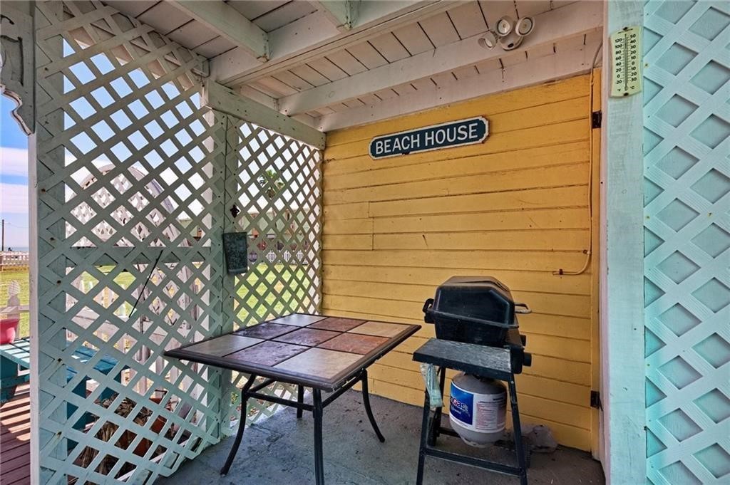 Corpus Christi, Texas, 78402, United States, 4 Bedrooms Bedrooms, ,3 BathroomsBathrooms,Residential,For Sale,1934192