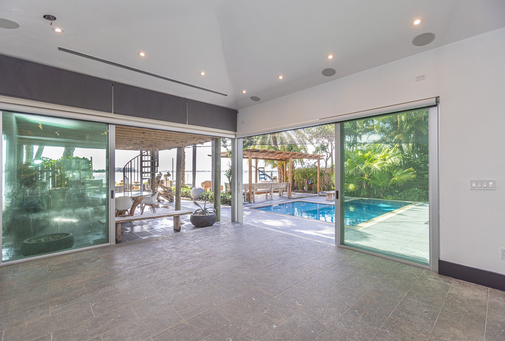  2440 N Shore Ter, Miami Beach, FL, 33141 - 物件實景