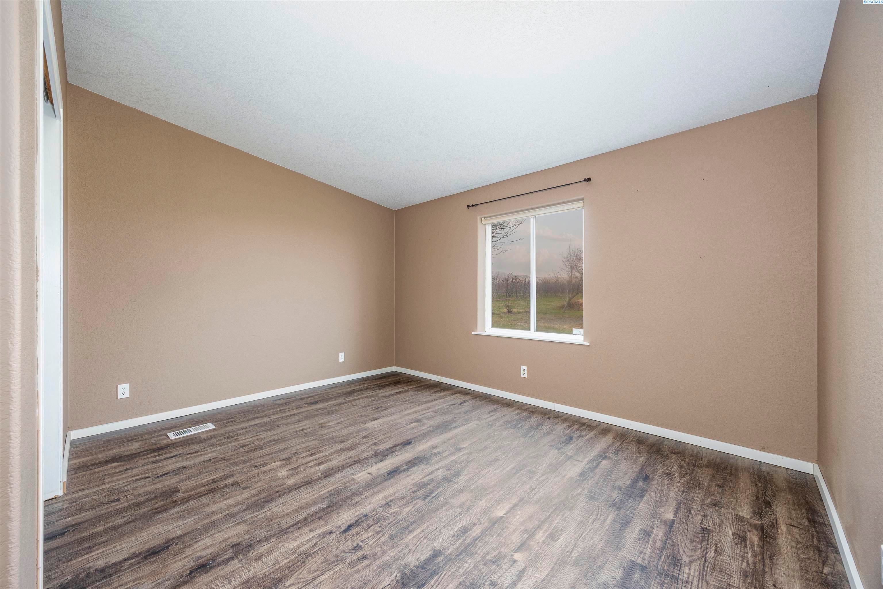 Benton City, Washington, 99320, United States, 3 Bedrooms Bedrooms, ,2 BathroomsBathrooms,Residential,For Sale,1998033