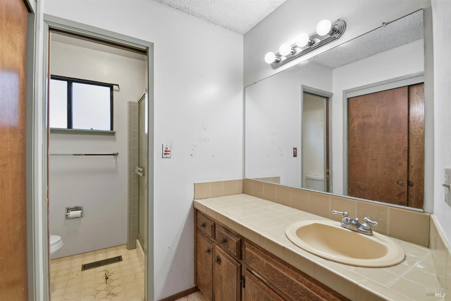 Glen Ellen, California, 95442, United States, 3 Bedrooms Bedrooms, ,3 BathroomsBathrooms,Residential,For Sale,1989437