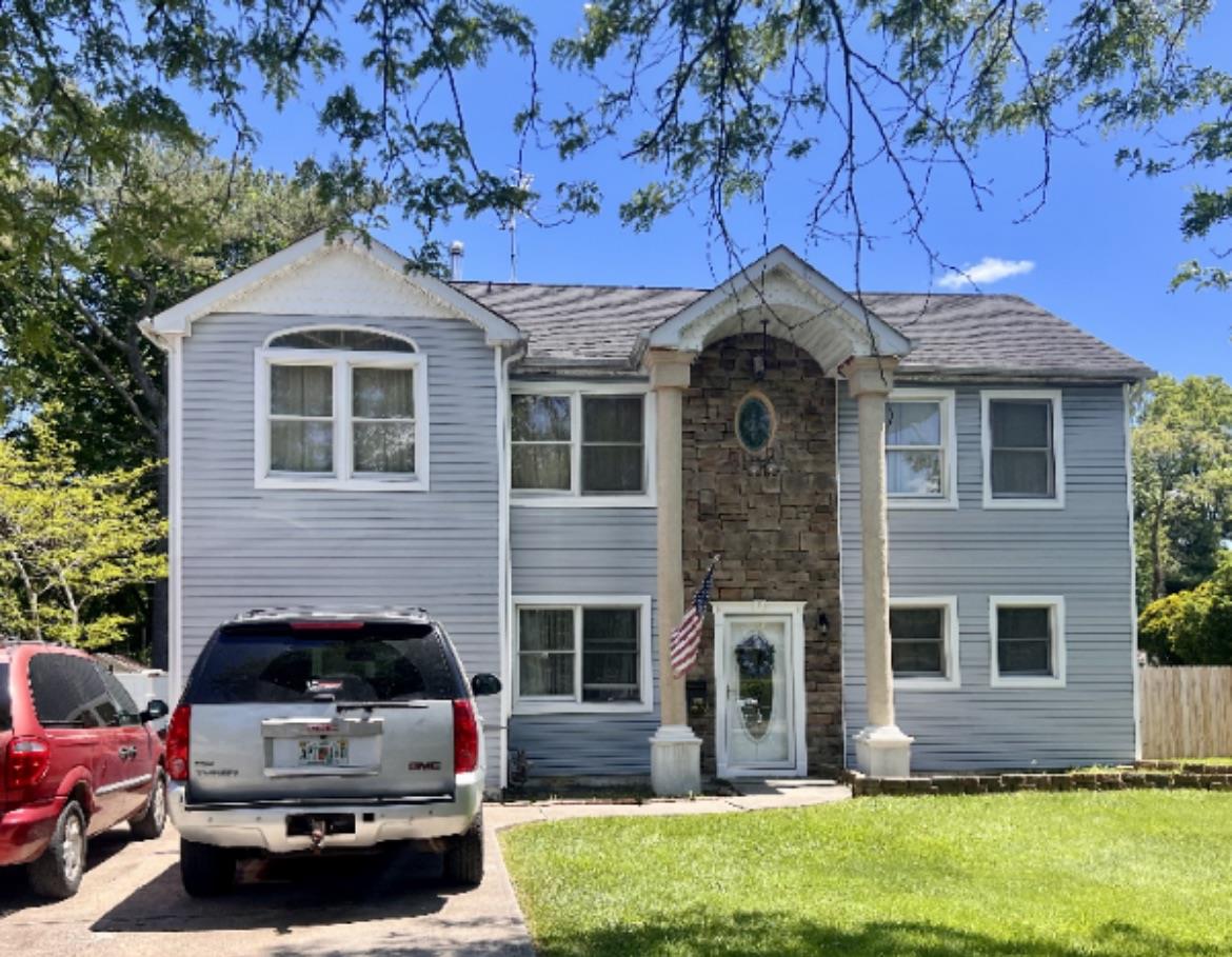 Bay Shore, New York, 11706, United States, 4 Bedrooms Bedrooms, ,3 BathroomsBathrooms,Residential,For Sale,1837060