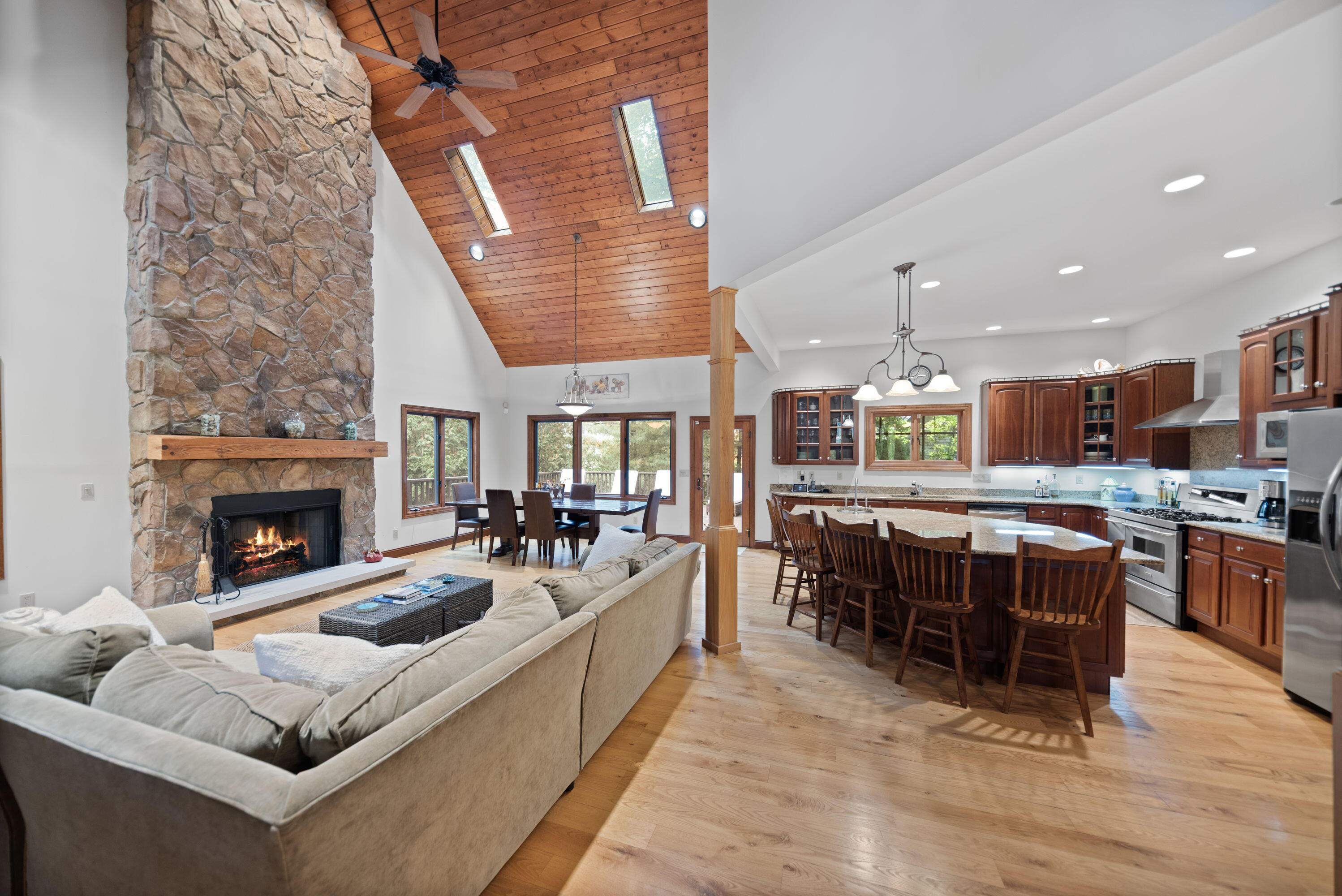 New Buffalo, Michigan, 49117, United States, 4 Bedrooms Bedrooms, ,3 BathroomsBathrooms,Residential,For Sale,1987868