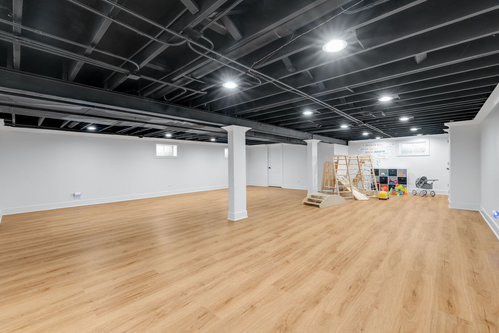 Oak Brook, Illinois, 60523, United States, 3 Bedrooms Bedrooms, ,4 BathroomsBathrooms,Residential,For Sale,1993293