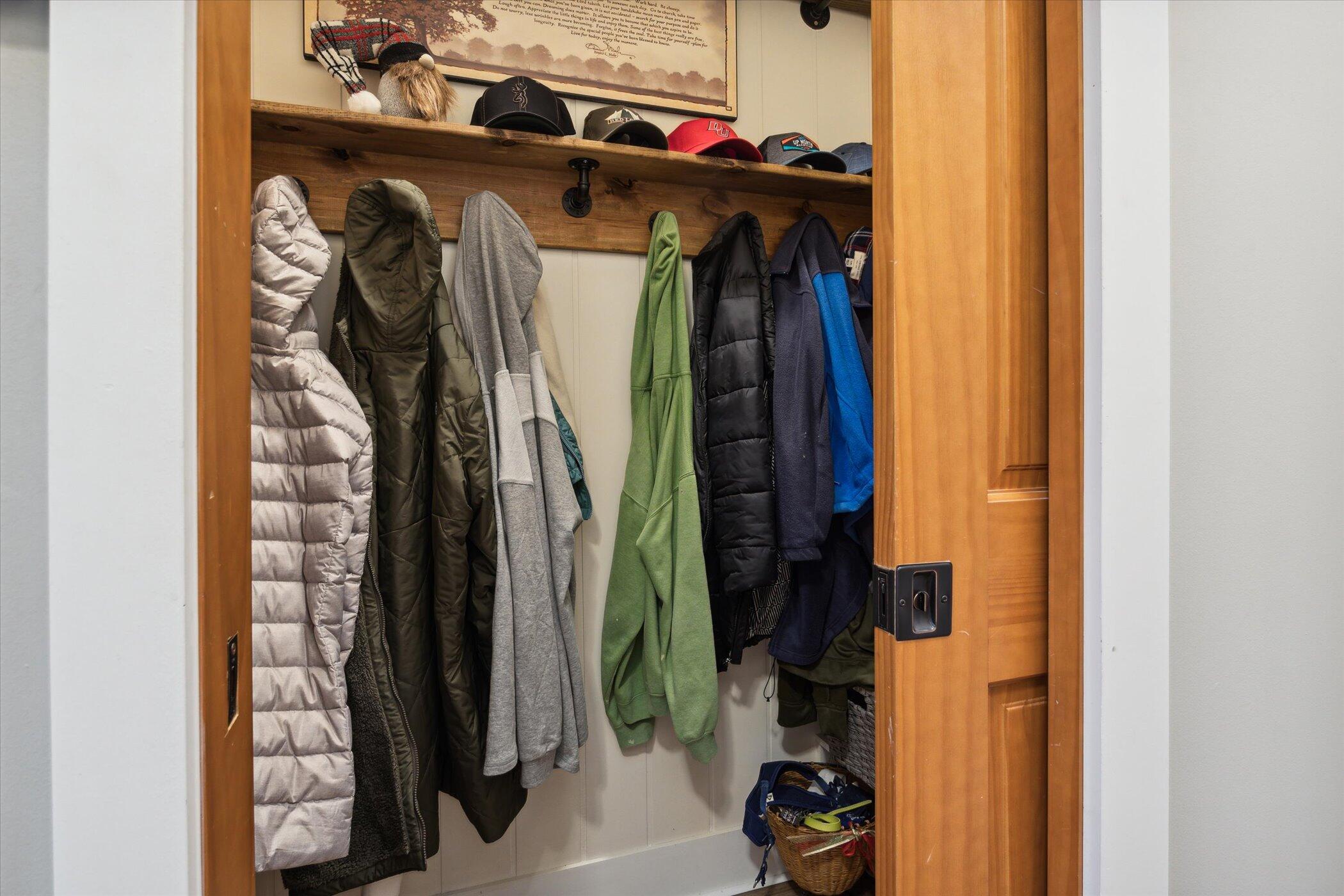 Edwardsburg, Michigan, 49112, United States, 4 Bedrooms Bedrooms, ,4 BathroomsBathrooms,Residential,For Sale,1989598