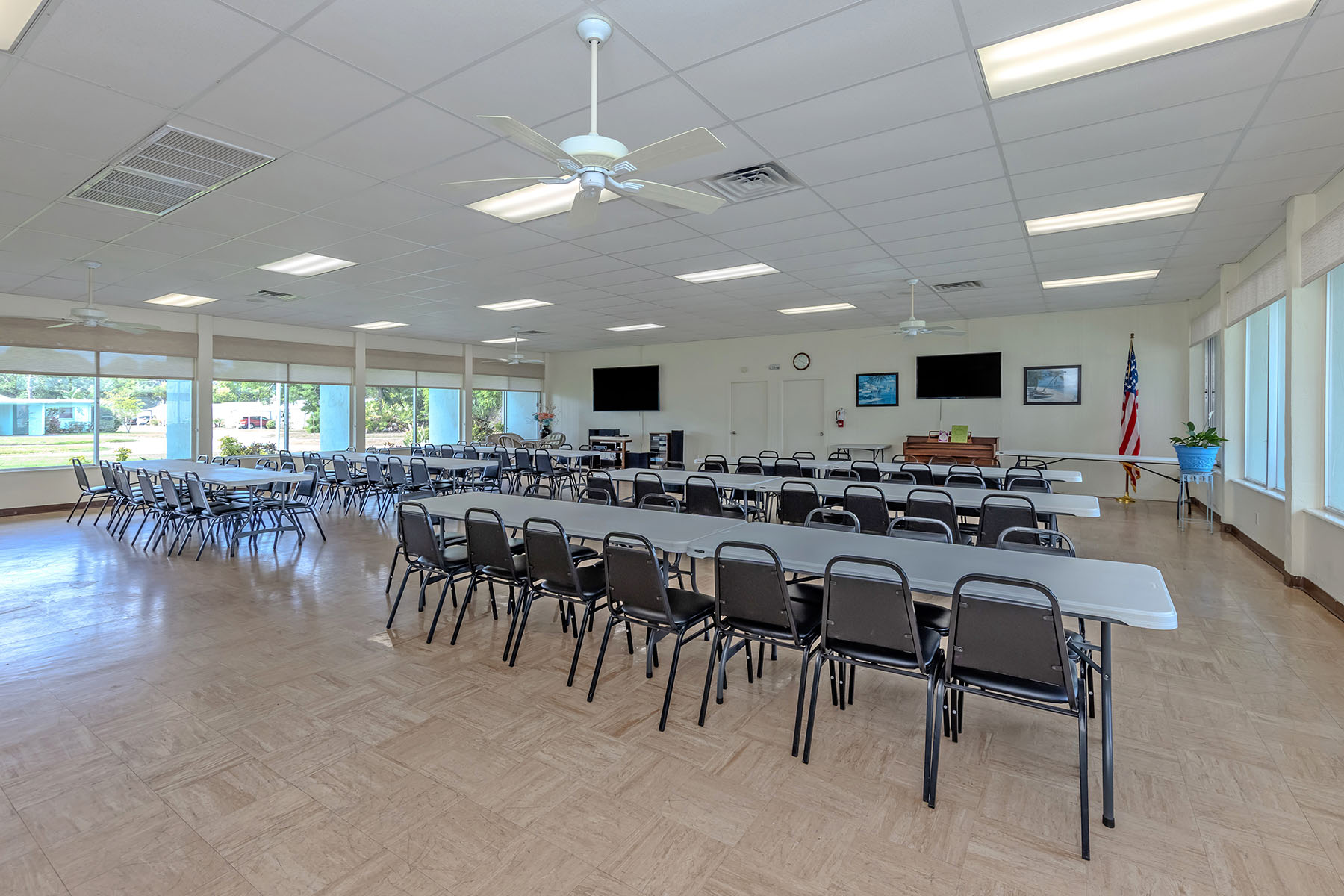  VILLAGE IN THE PINES - 物件實景