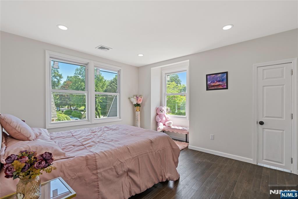 Rutherford, New Jersey, 07070, United States, 3 Bedrooms Bedrooms, ,4 BathroomsBathrooms,Residential,For Sale,1826504