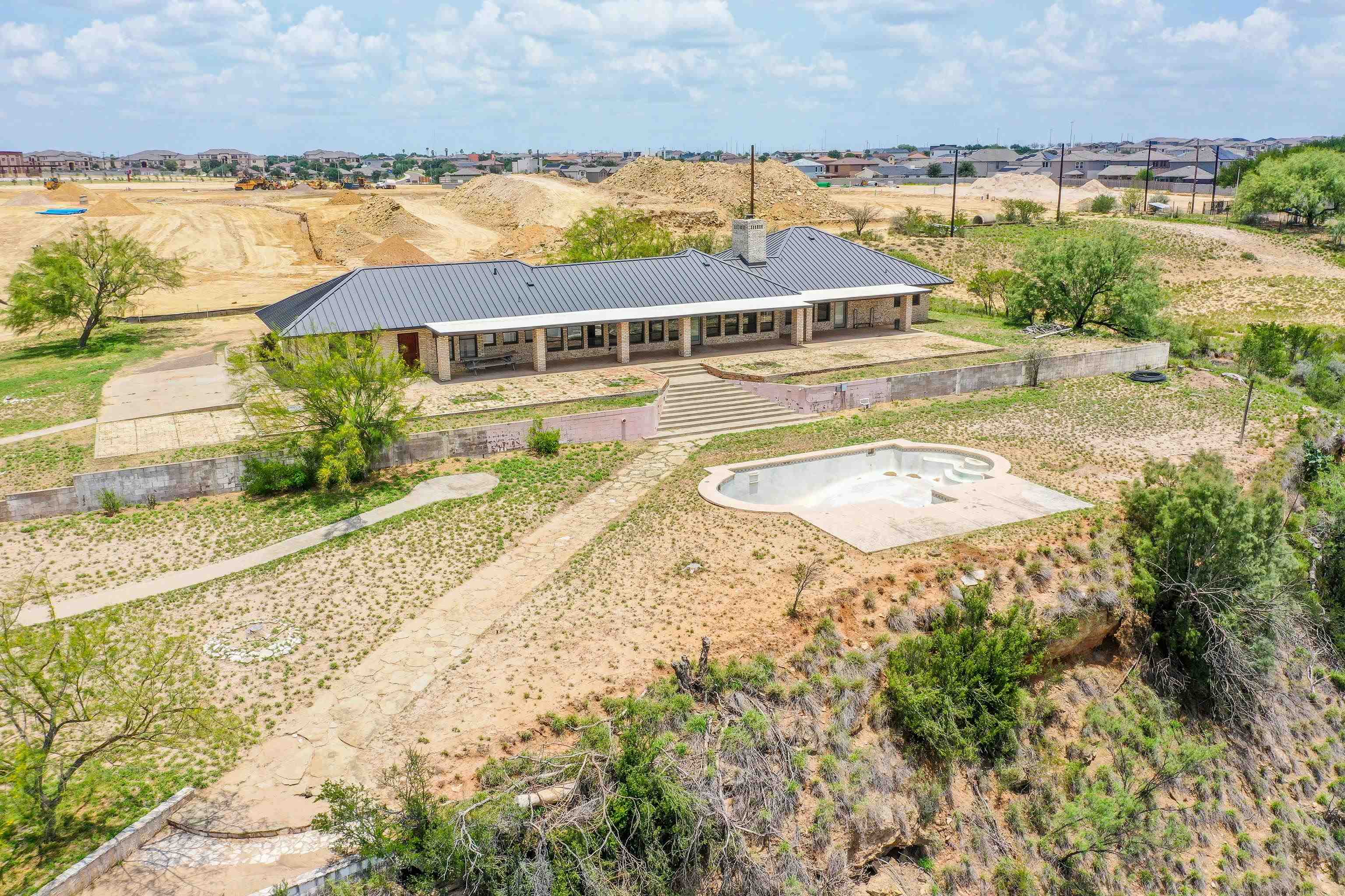 LAREDO, Texas, 78040, United States, 3 Bedrooms Bedrooms, ,3 BathroomsBathrooms,Residential,For Sale,1868916