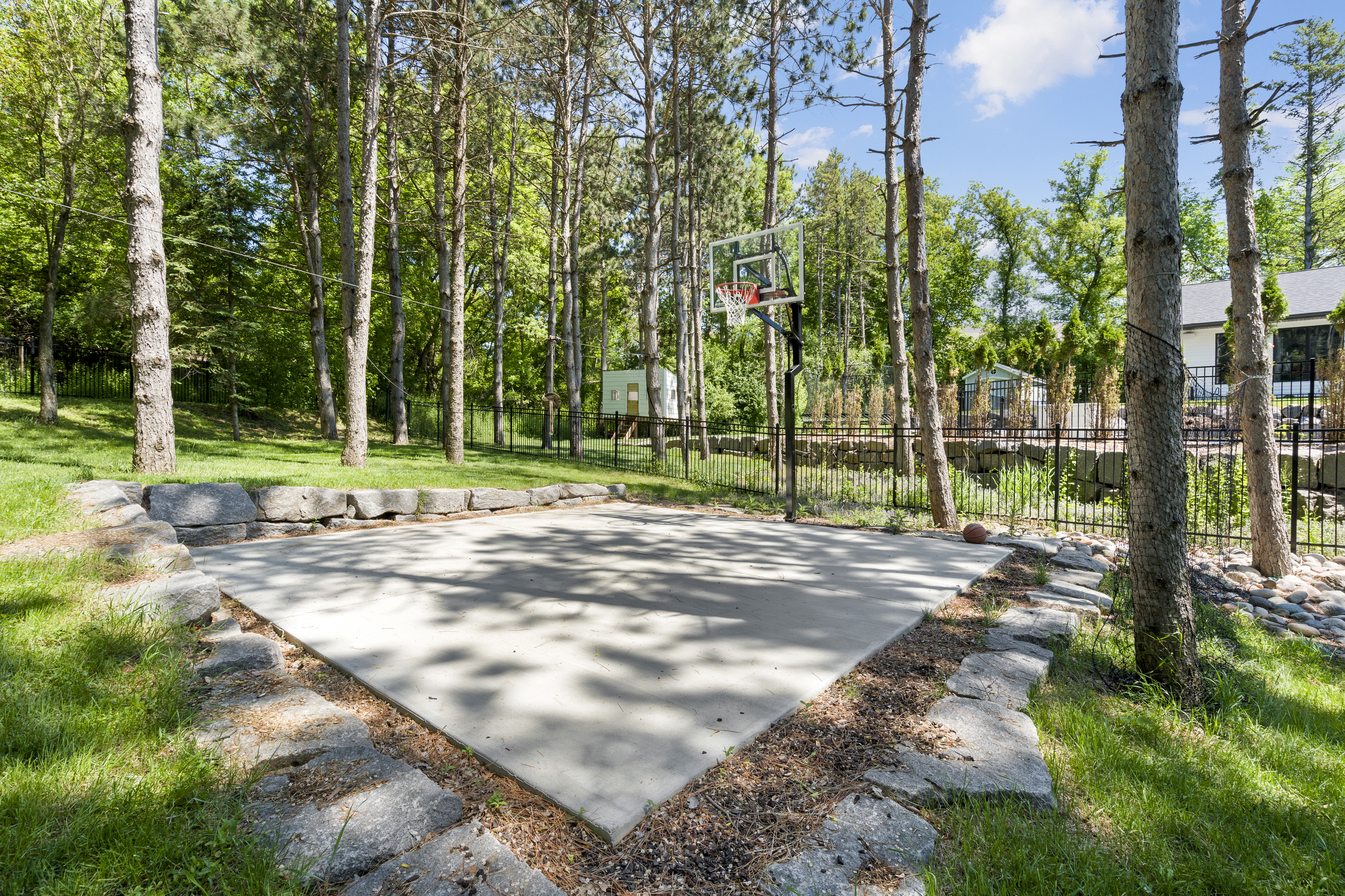  Refined Eden Prairie Living with Resort Style Backyard - 物件實景