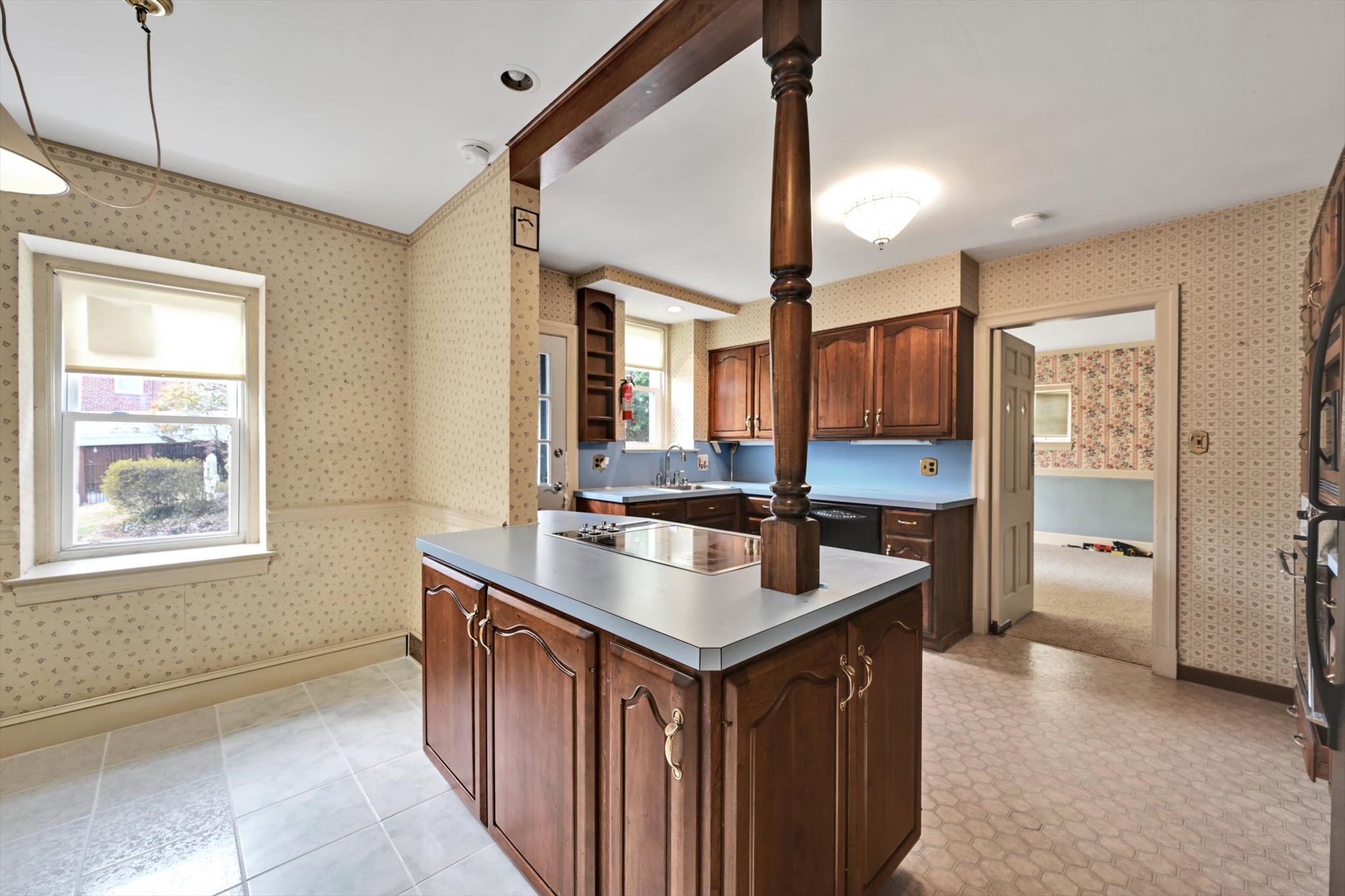 Reading, Pennsylvania, 19607, United States, 6 Bedrooms Bedrooms, ,3 BathroomsBathrooms,Residential,For Sale,2008158