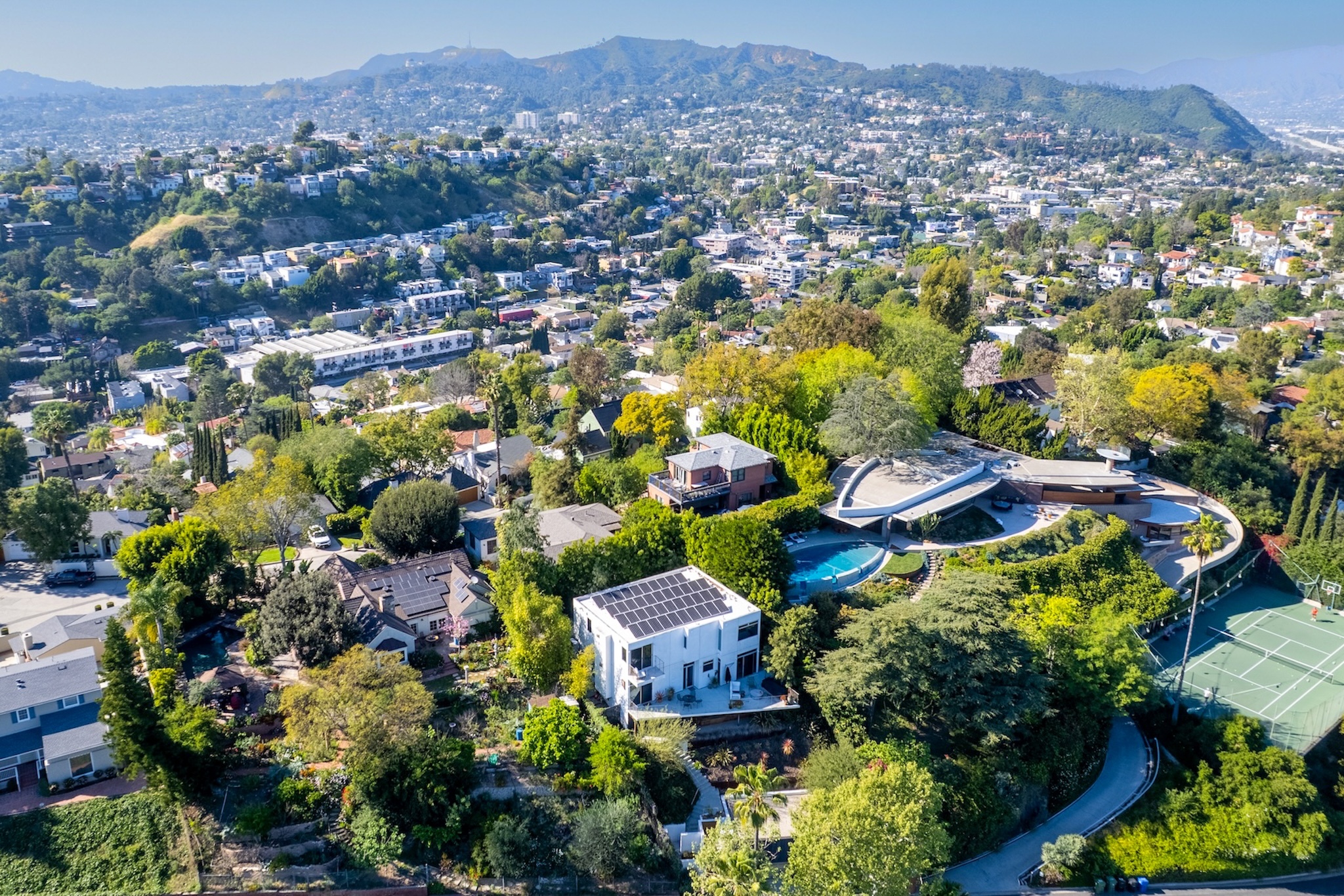  2129 Redcliff St - 物件實景