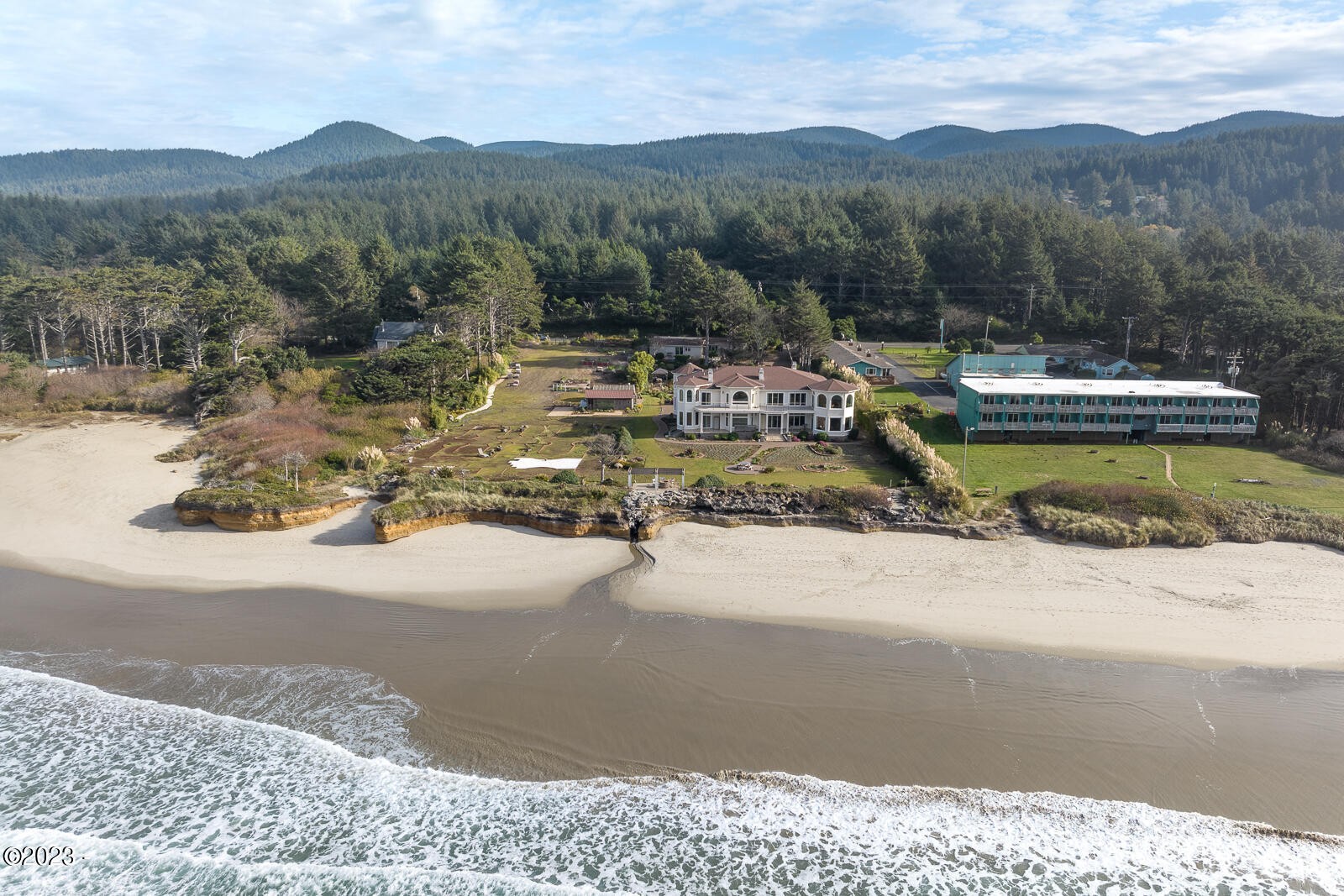 3775 Hwy 101 N, Yachats, Oregon, 97498, United States, 4 Bedrooms Bedrooms, ,6 BathroomsBathrooms,Residential,For Sale,3775 Hwy 101 N,1431474