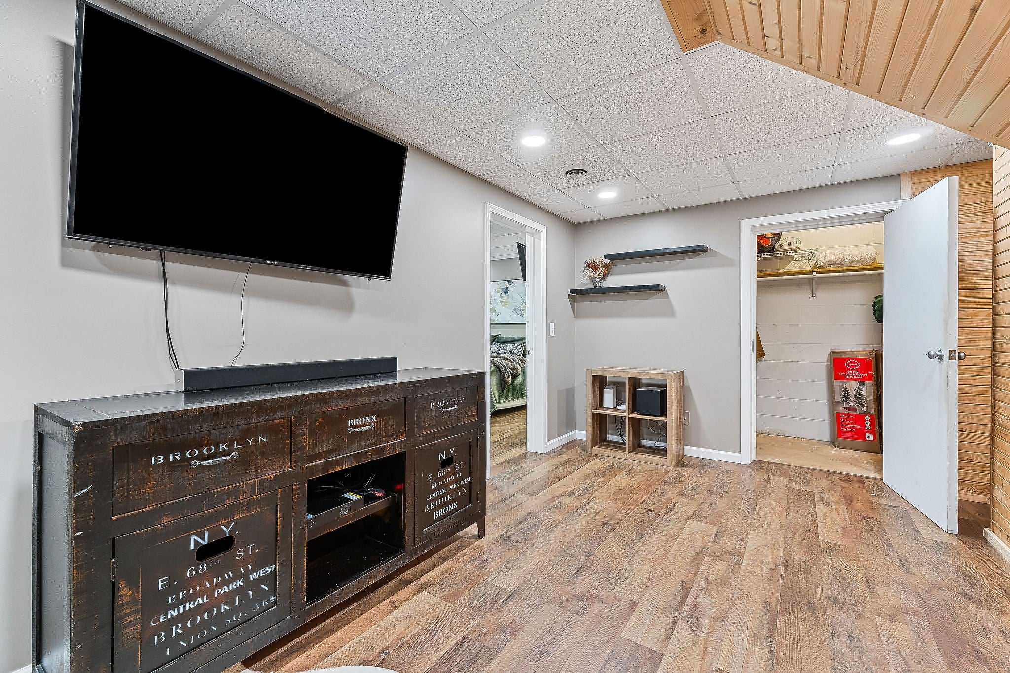 Smithville, Tennessee, 37166, United States, 1 Bedroom Bedrooms, ,4 BathroomsBathrooms,Residential,For Sale,2006606