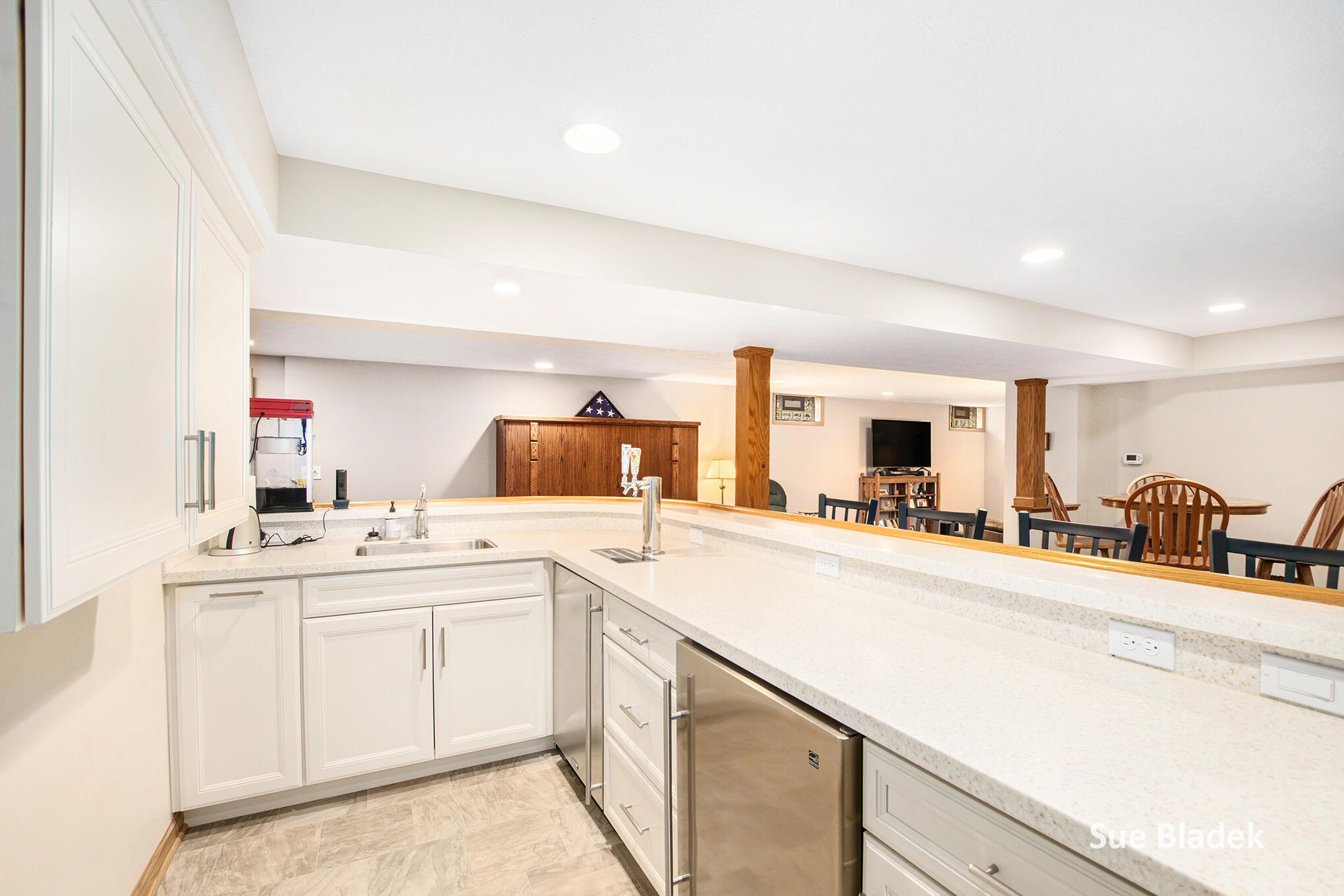 Holland, Michigan, 49424, United States, 3 Bedrooms Bedrooms, ,3 BathroomsBathrooms,Residential,For Sale,1989003