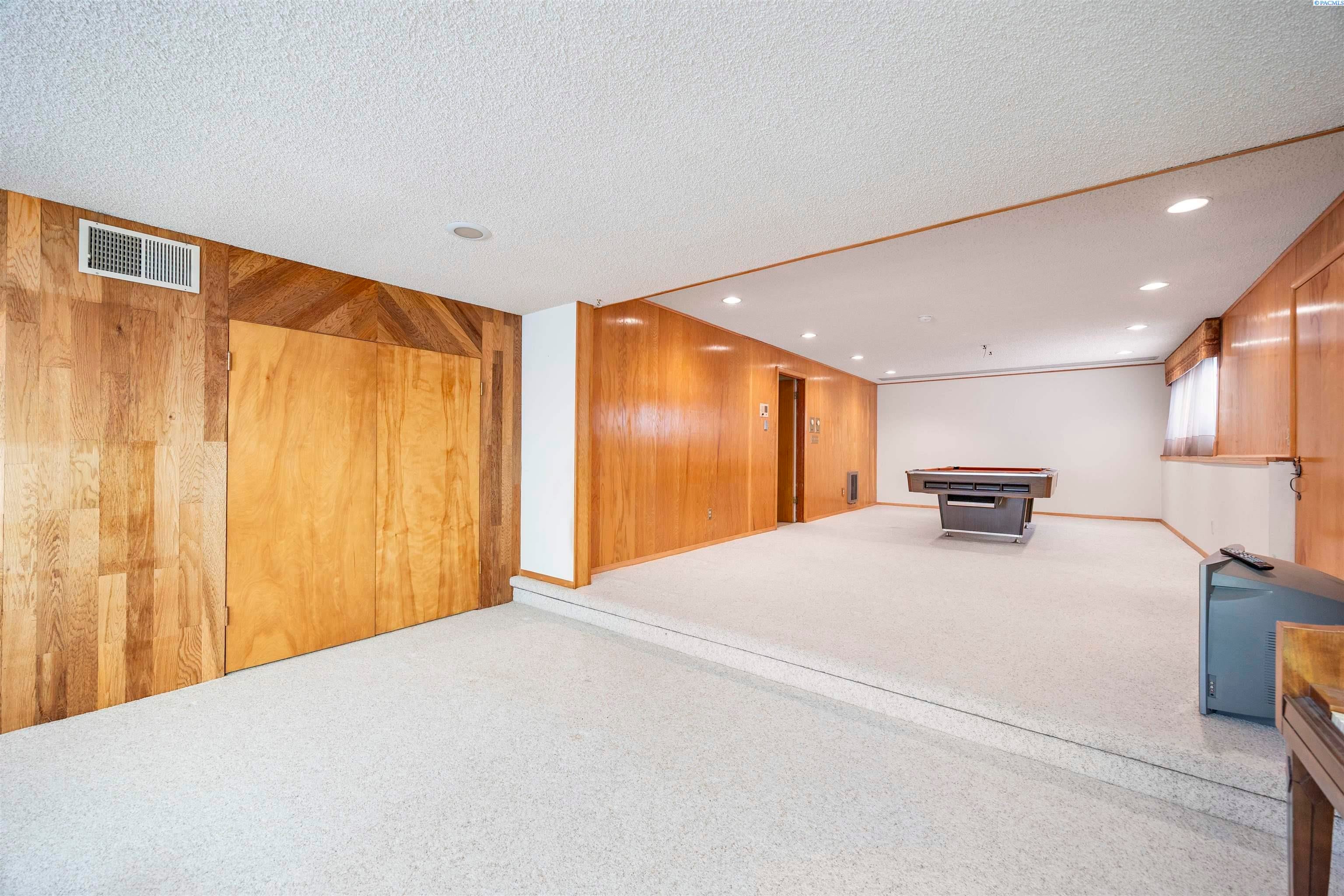 Sunnyside, Washington, 98944, United States, 3 Bedrooms Bedrooms, ,3 BathroomsBathrooms,Residential,For Sale,1973800