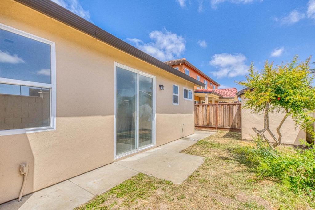 Salinas, California, 93906, United States, 4 Bedrooms Bedrooms, ,2 BathroomsBathrooms,Residential,For Sale,2048562