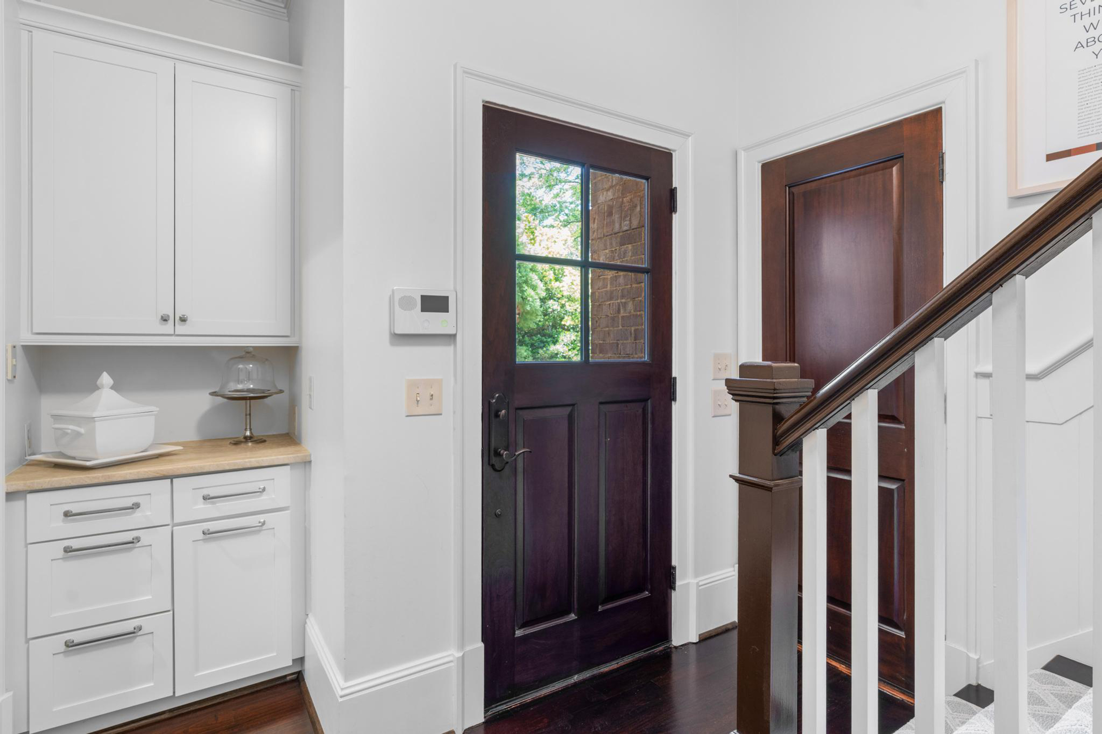  Sophisticated Newer Custom-built Home in Desirable Garden Hills - 物件實景