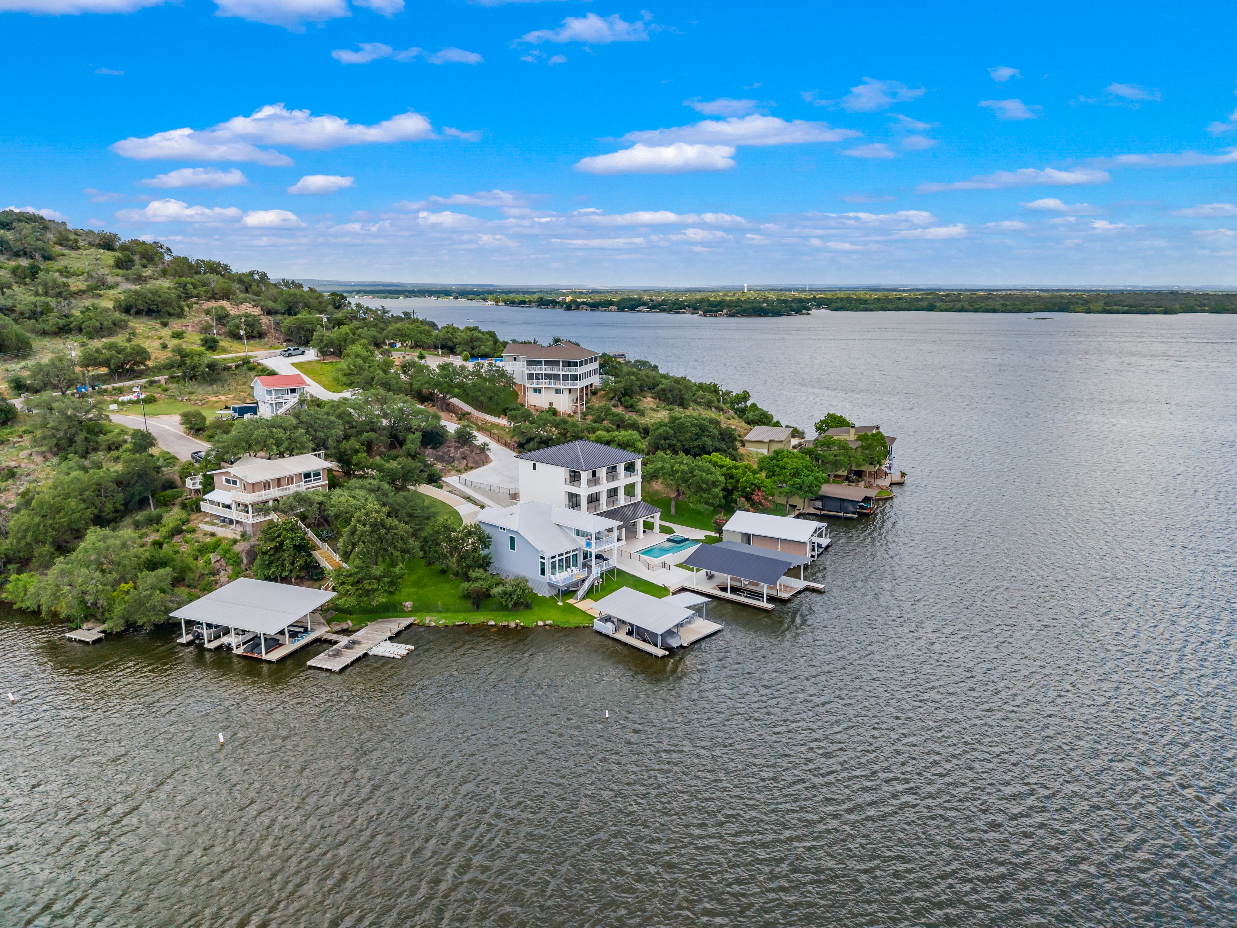  Architectural Lakefront Masterpiece on Skyline Drive by Paul Allen Custom Homes - 物件實景