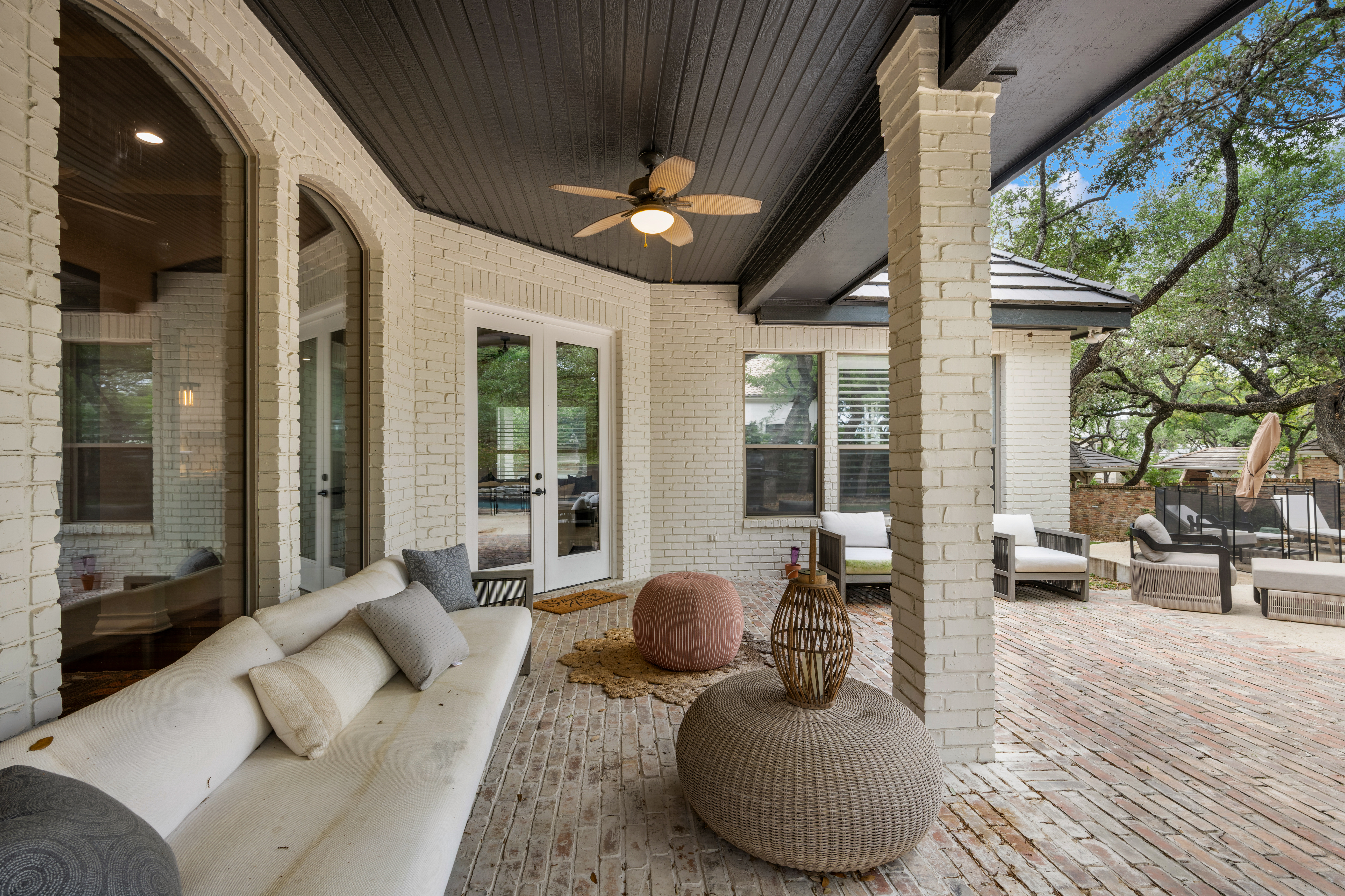  Elegant Retreat with Resort-Style Backyard - 物件實景