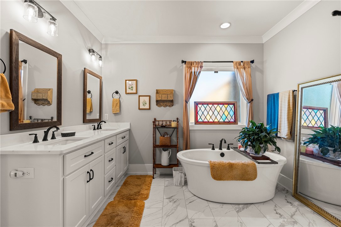 Opelika, Alabama, 36801, United States, 4 Bedrooms Bedrooms, ,3 BathroomsBathrooms,Residential,For Sale,1987548