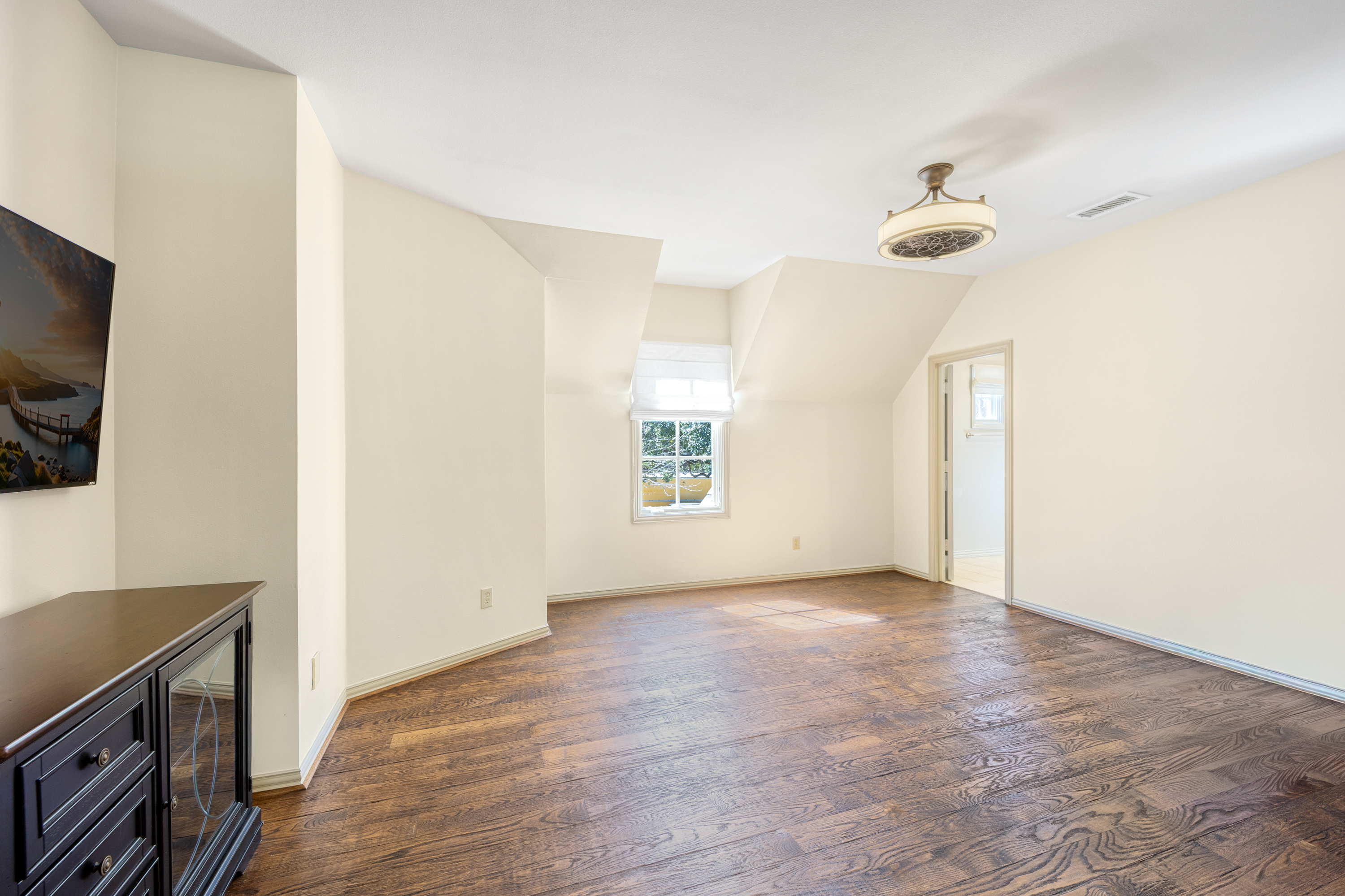  Updated European Transitional in the heart of Preston Hollow - 物件實景