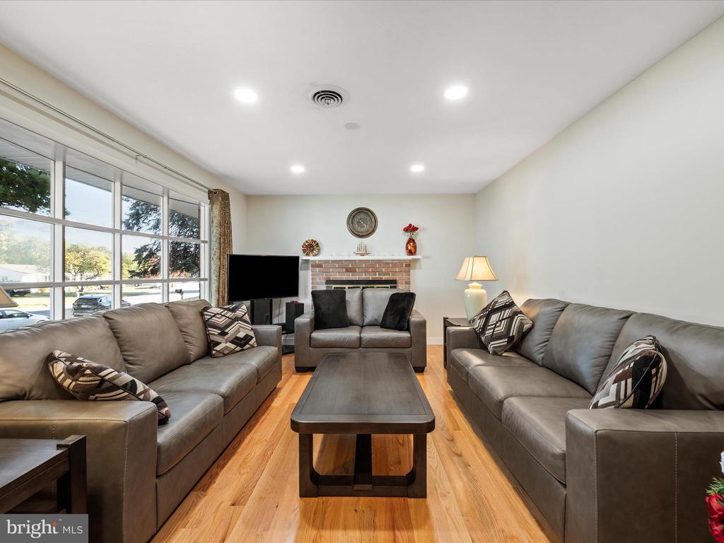 Winchester, Virginia, 22601, United States, 3 Bedrooms Bedrooms, ,3 BathroomsBathrooms,Residential,For Sale,1978922