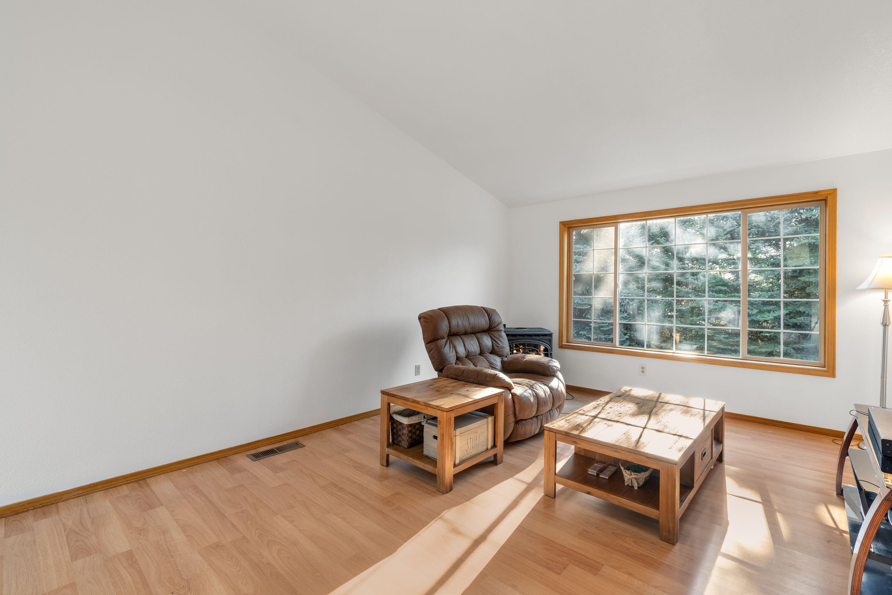 Bend, Oregon, 97701, United States, 3 Bedrooms Bedrooms, ,3 BathroomsBathrooms,Residential,For Sale,1889882